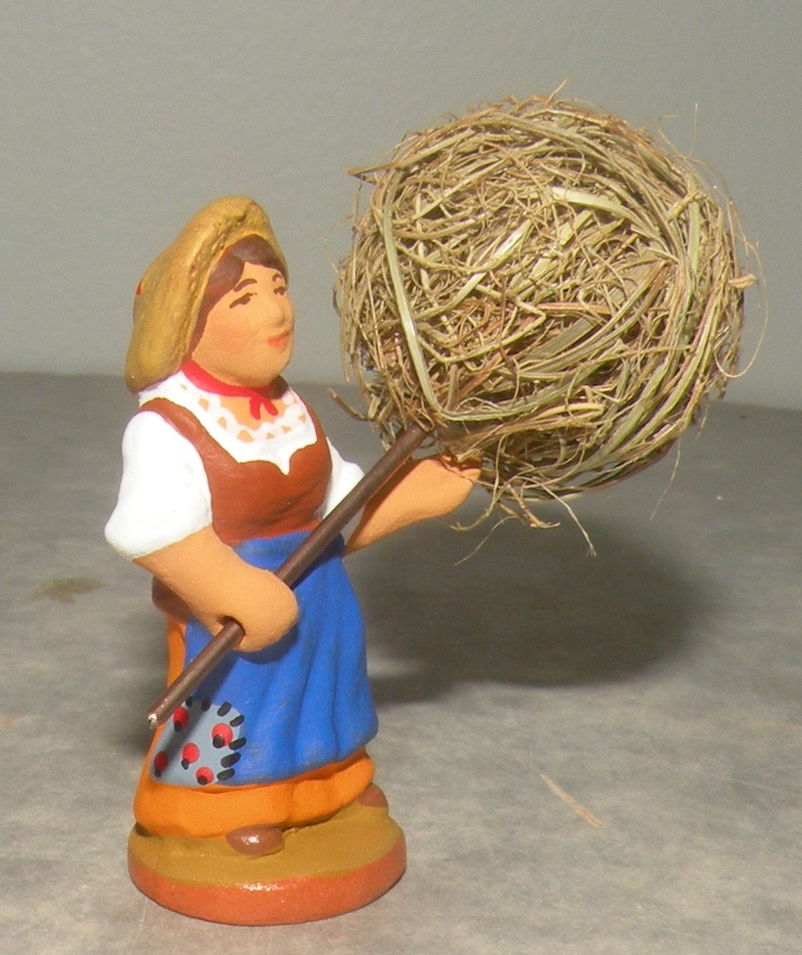 Woman with hay, ( 591 ) Fouque, 4 cm