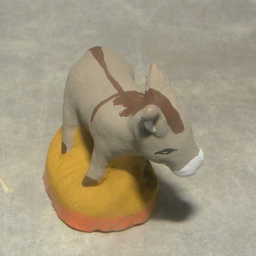 Donkey standing in straw Fouque 2 Cm