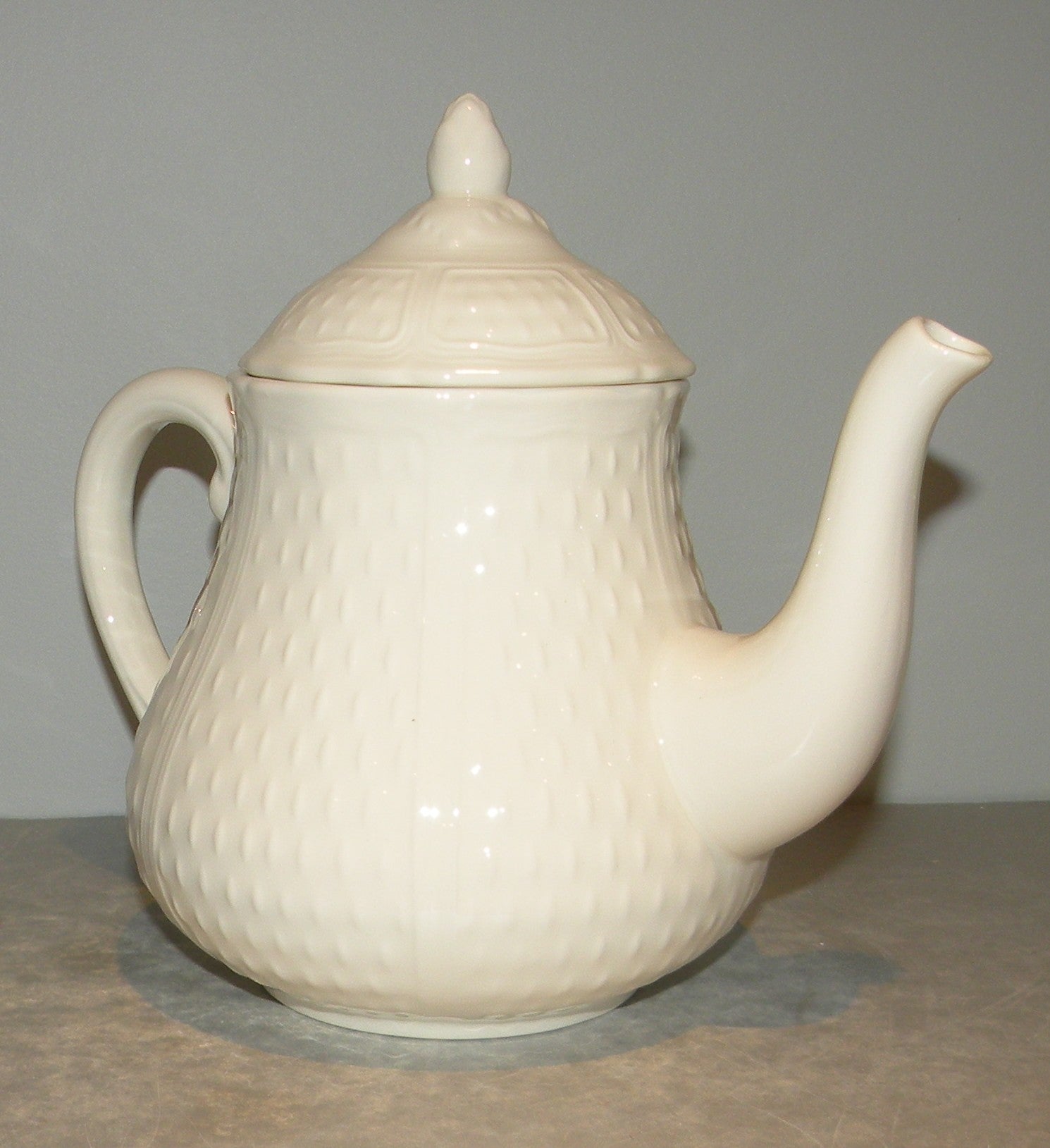 Tea Pot, Pont Aux Choux White