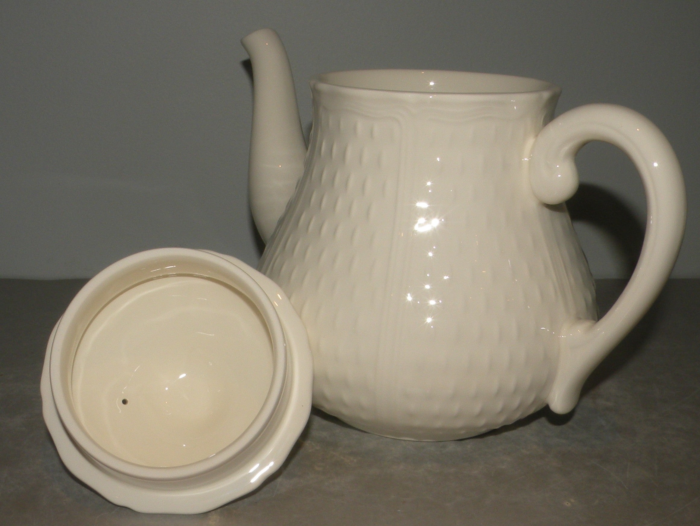 Tea Pot, Pont Aux Choux White