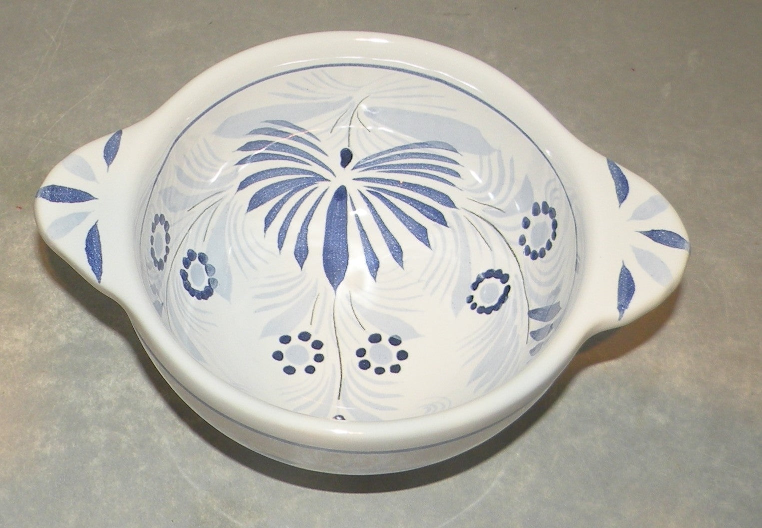 Breton lug bowl, Camaieu Bleu