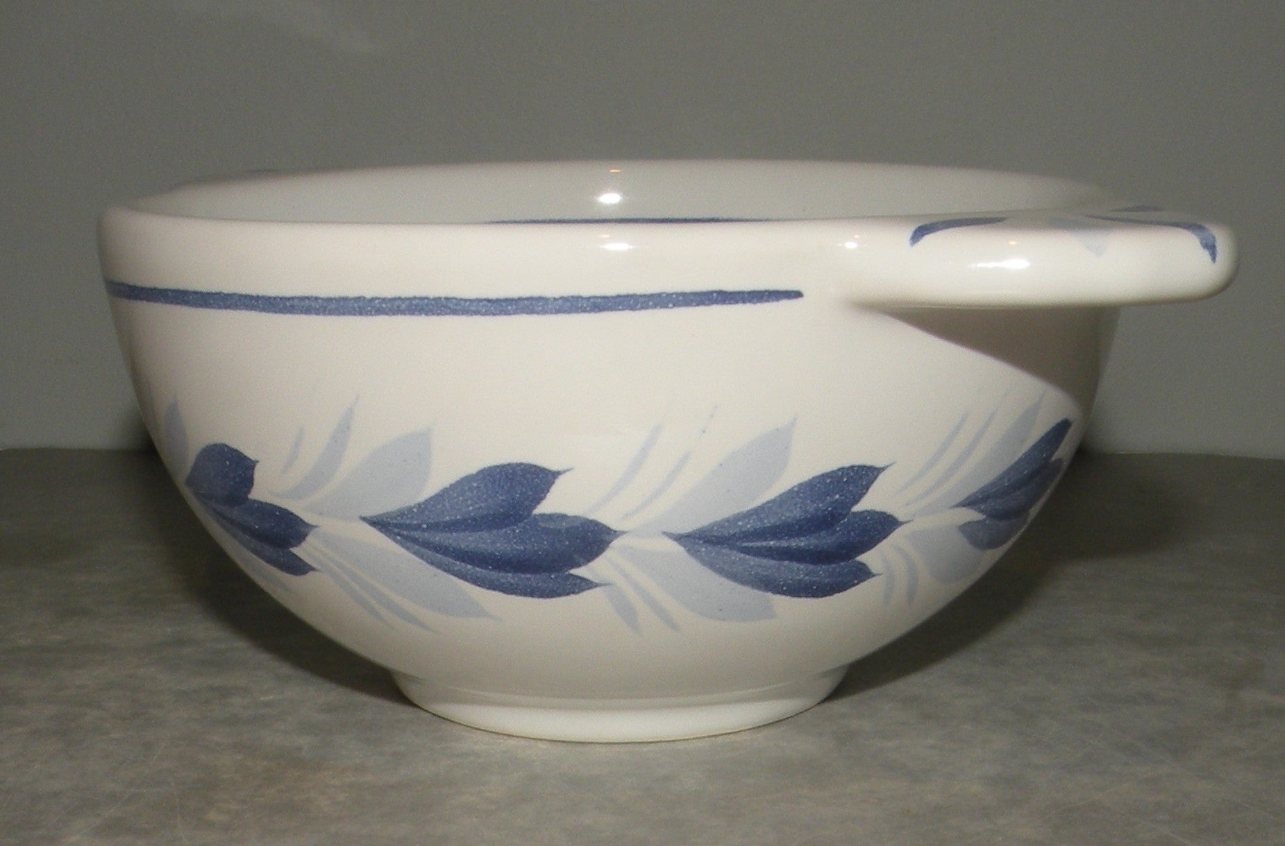 Breton lug bowl, Camaieu Bleu