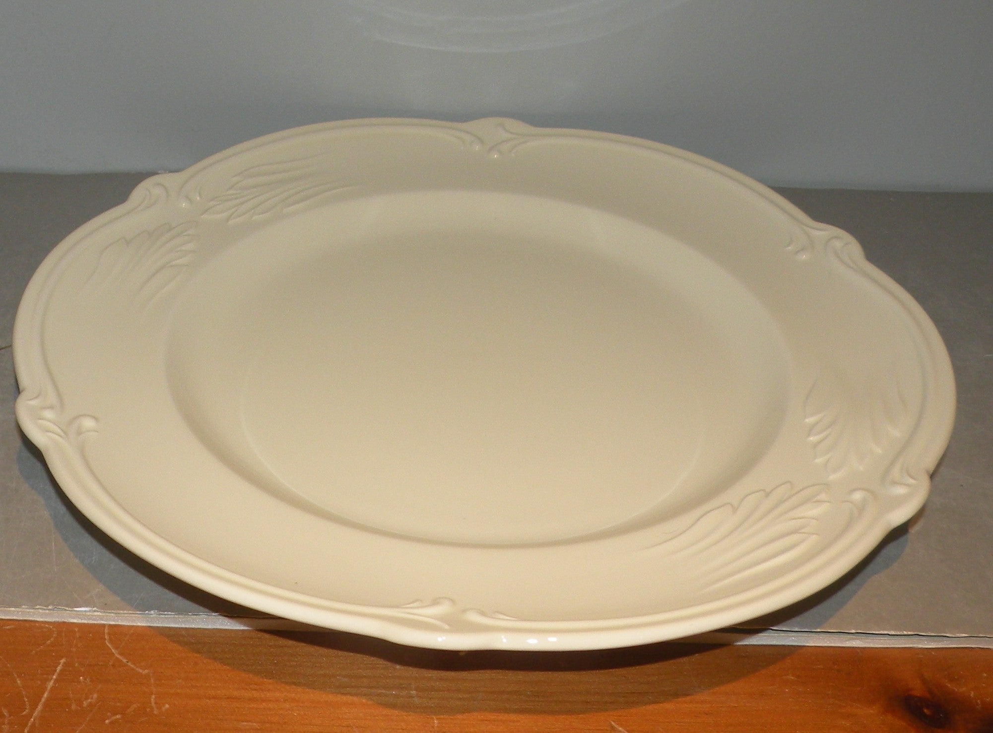 Round Flat Dish, Rocaille,