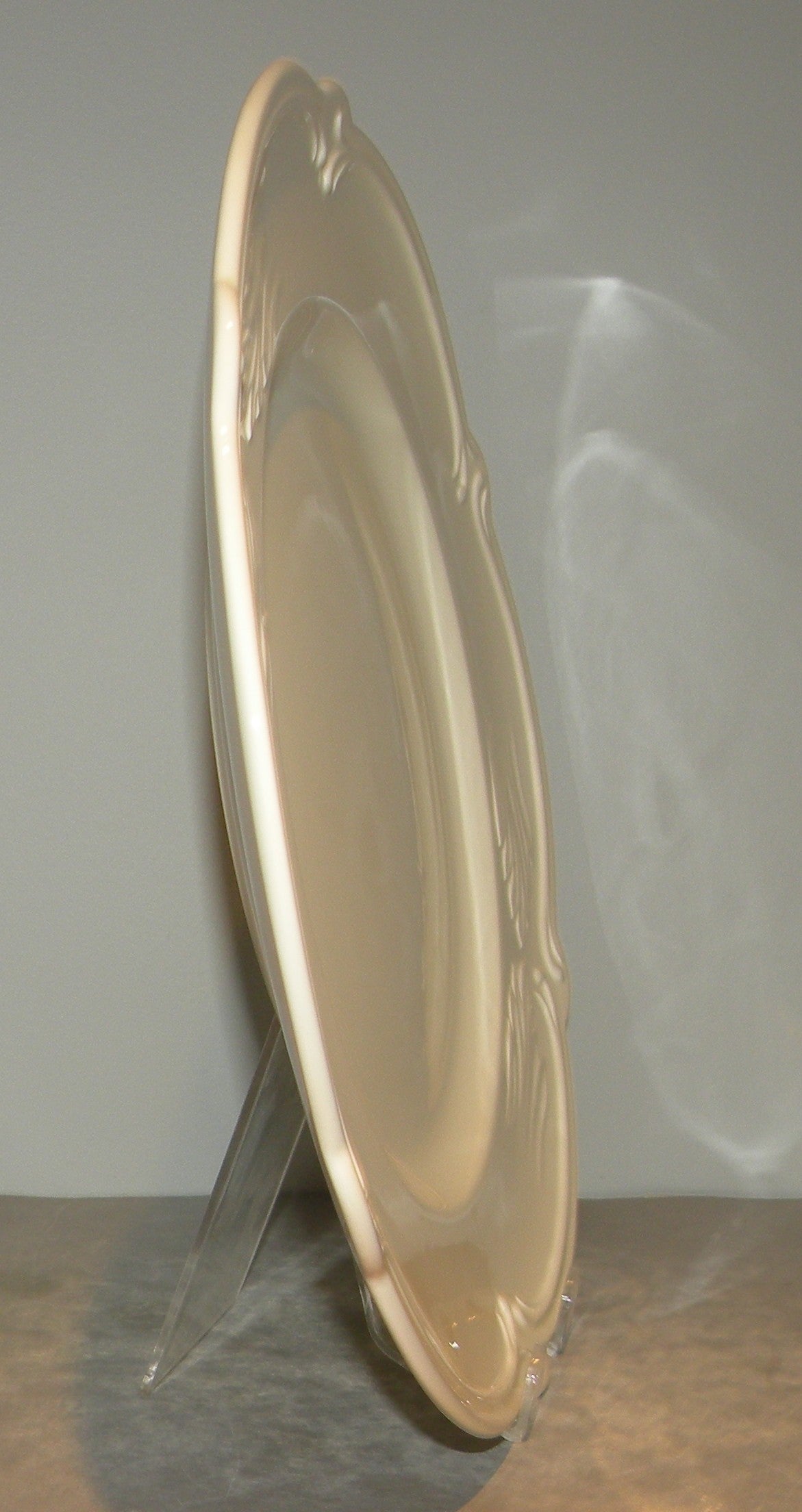 Round Flat Dish, Rocaille,