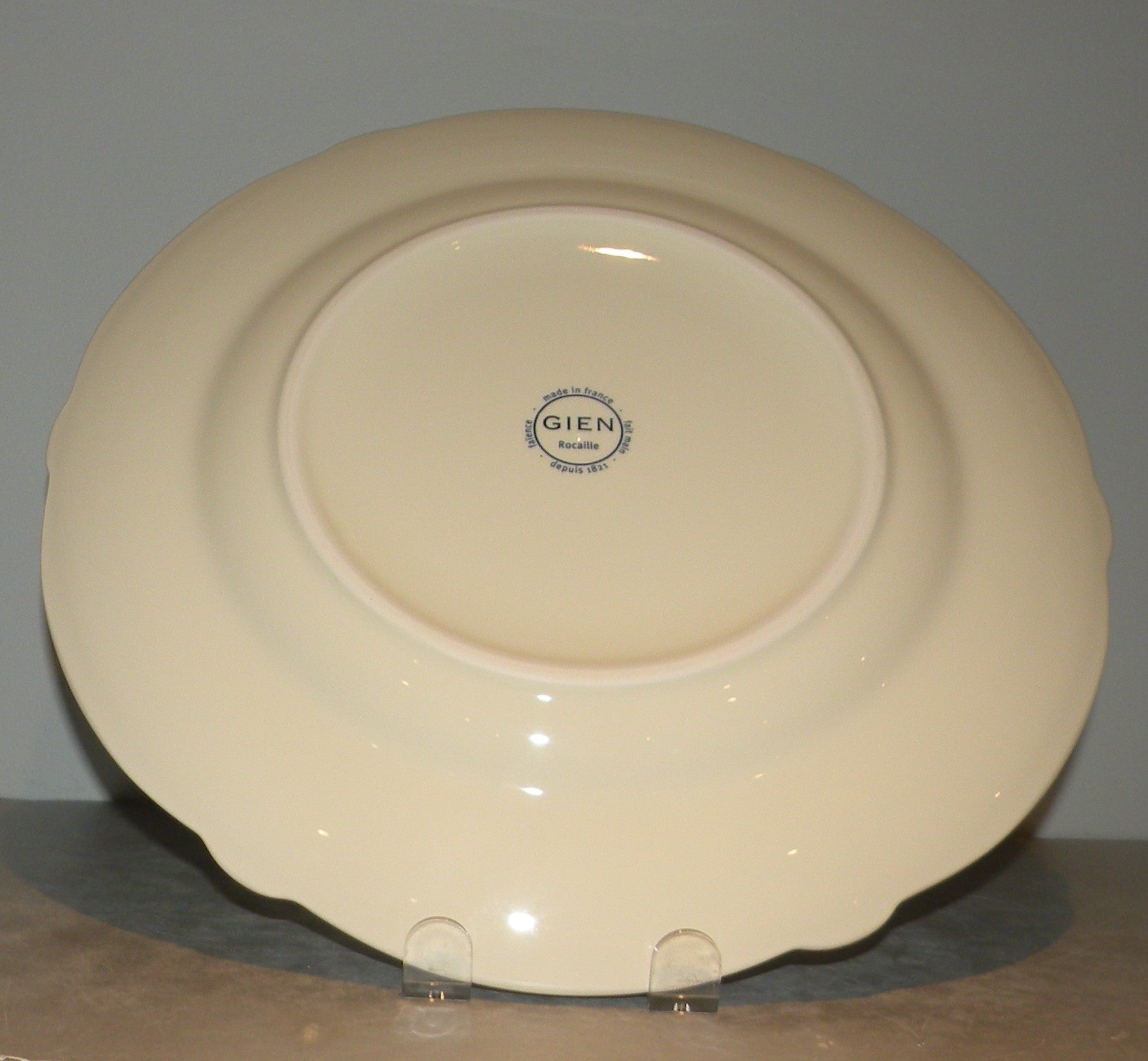Round Flat Dish, Rocaille,