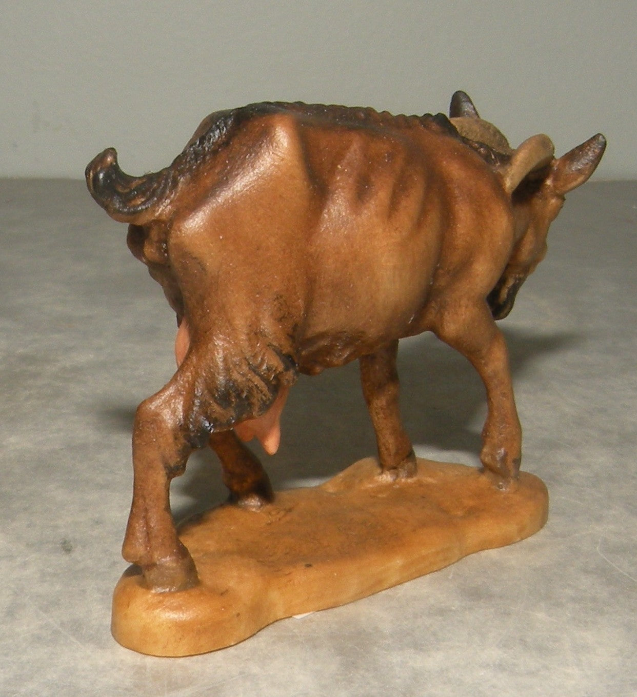 Goat with its head down ( 21302 )  ,   Rustic