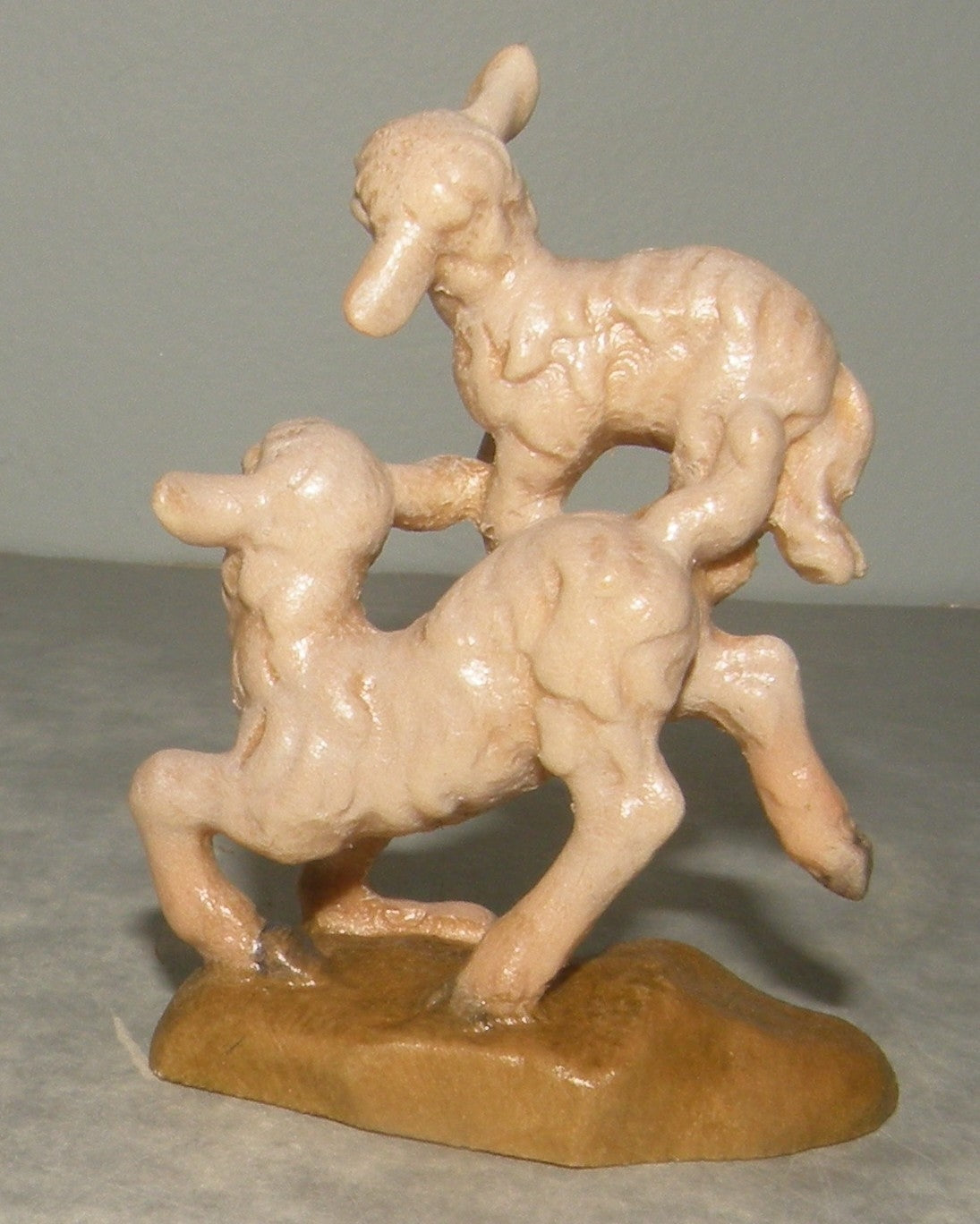 Couple of lambs hopping  ( 21282 ) ,   Folkloristic