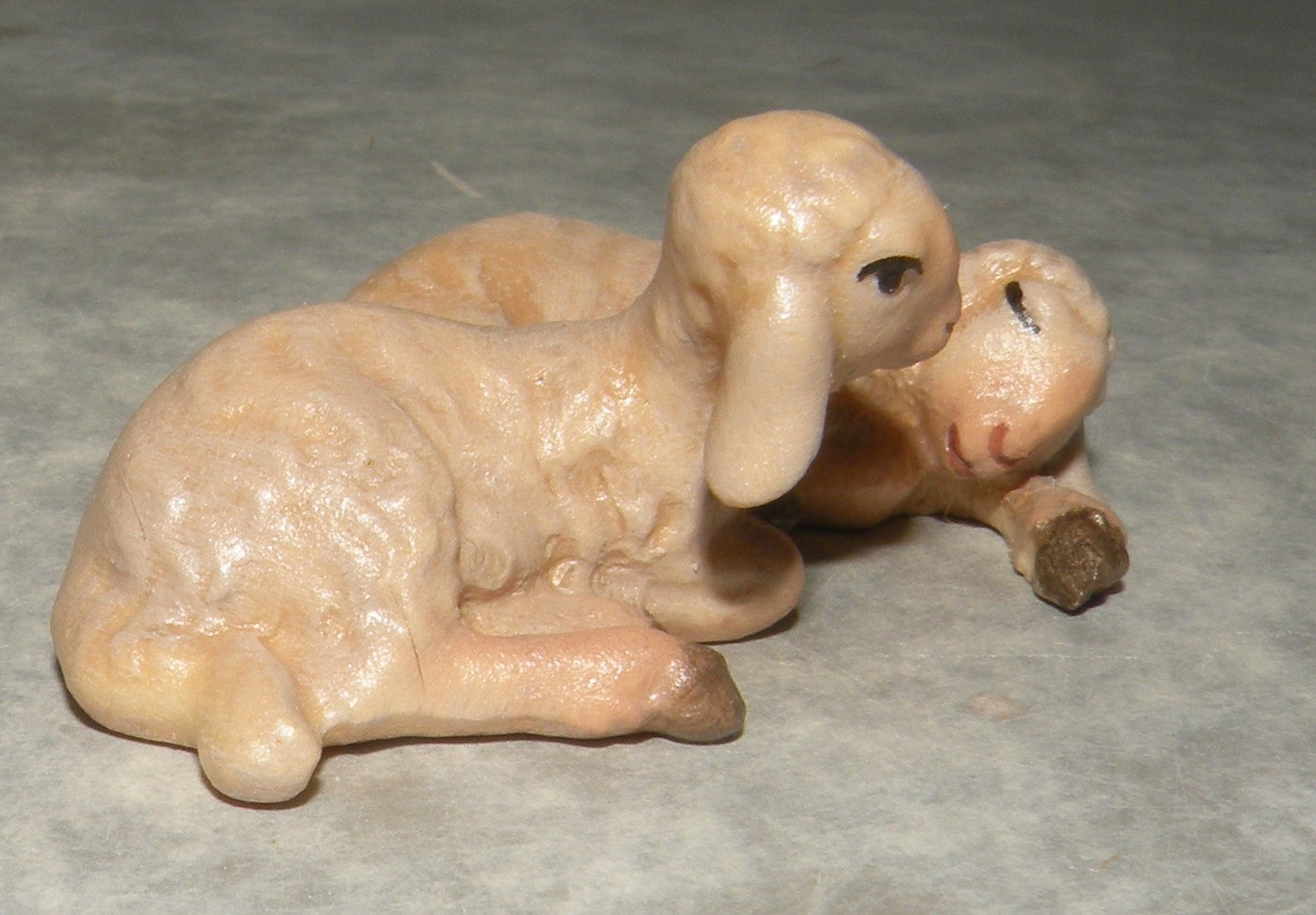 Couple of lambs lying down  ( 21284 )    ,   Rustic