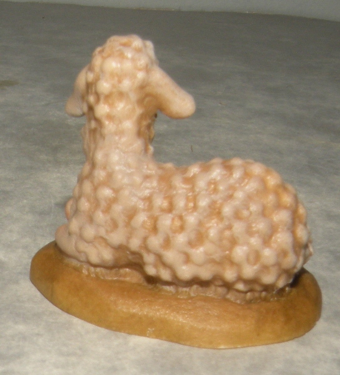 Lamb lying-down  ( 21286 ) ,   Folkloristic