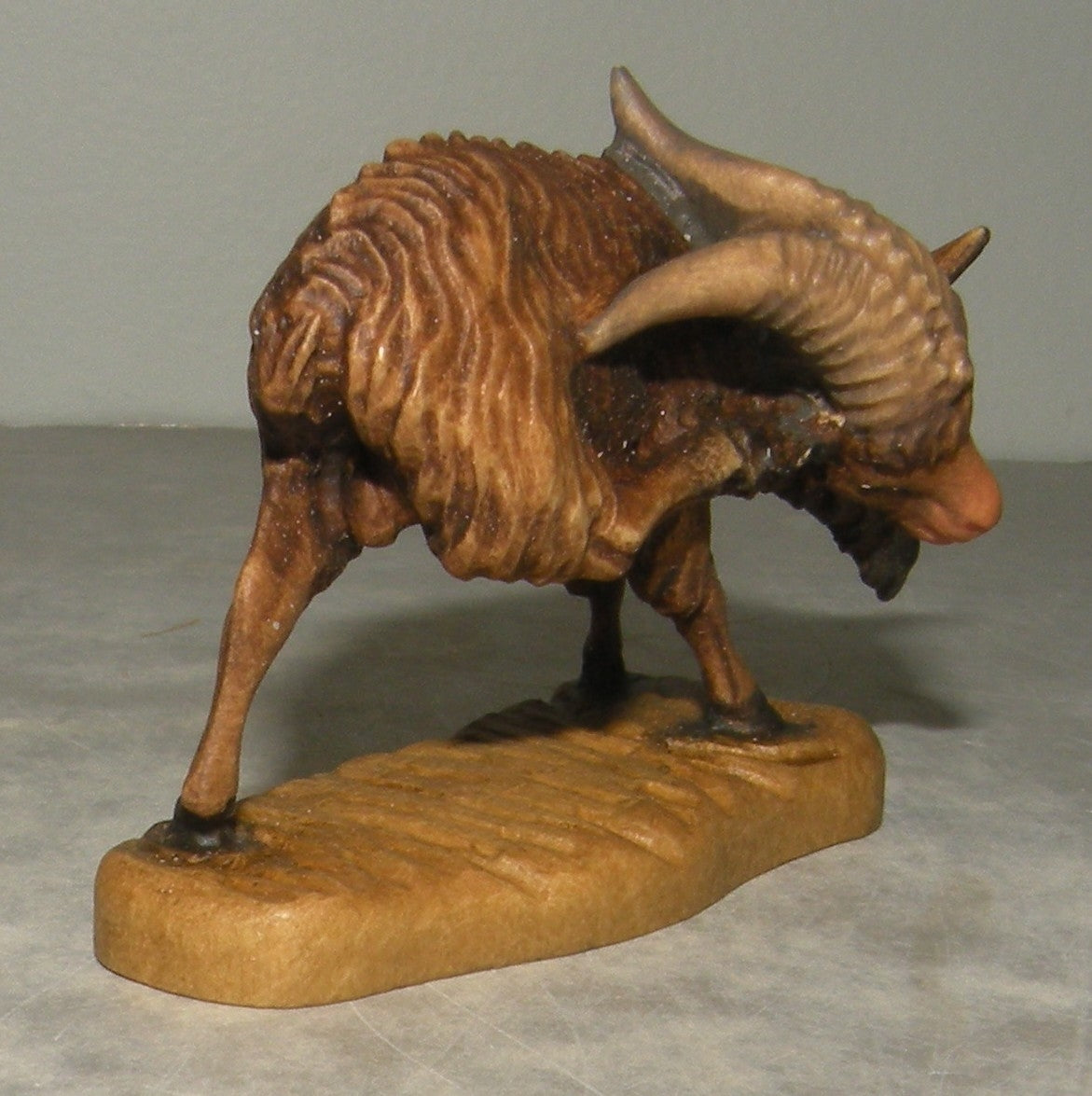 He-goat scratching  ( 21376 ) ,   Folkloristic