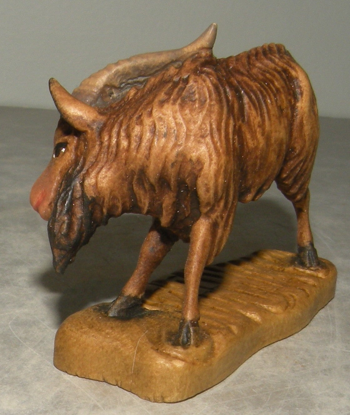 He-goat scratching  ( 21376 ) ,   Folkloristic