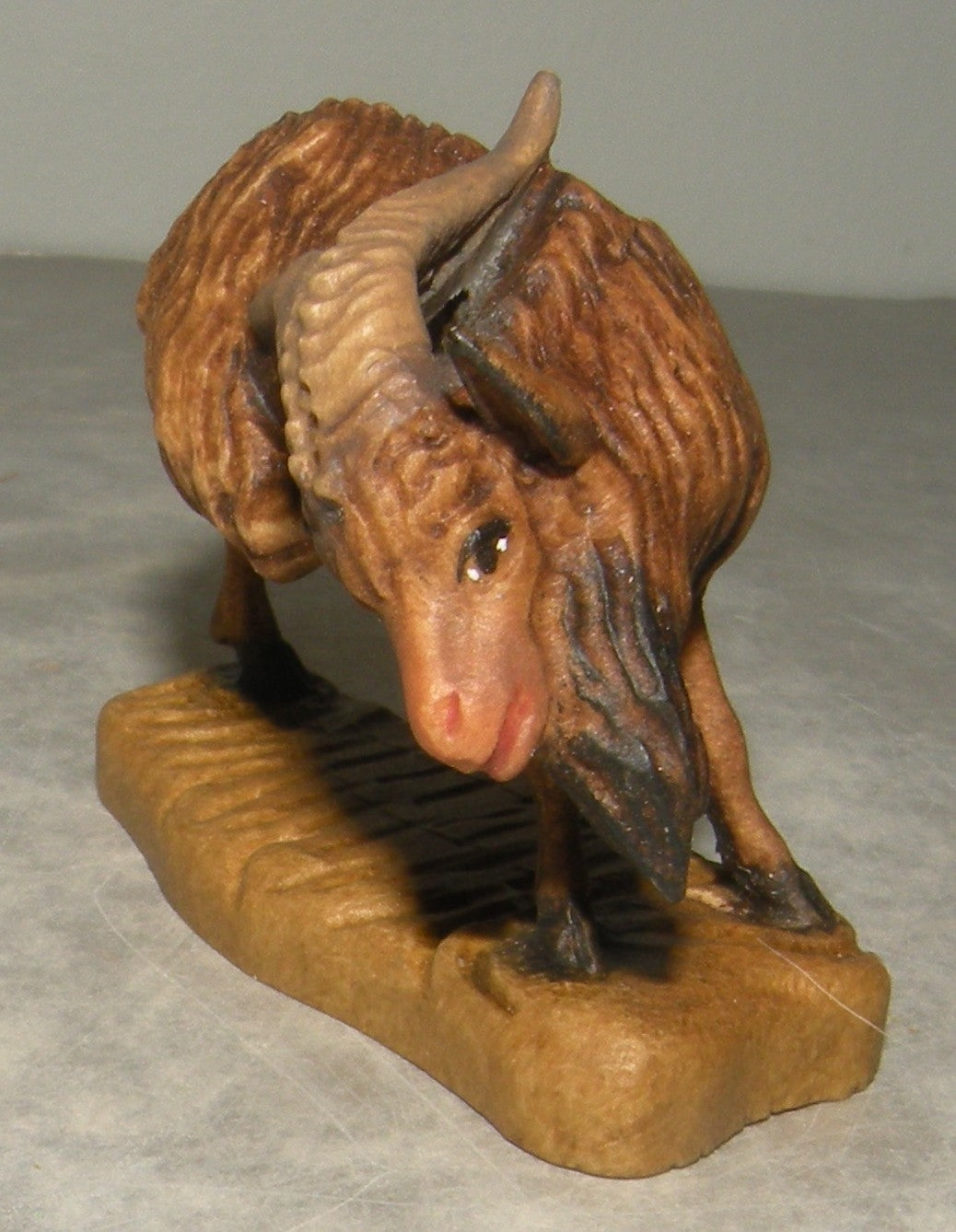 He-goat scratching  ( 21376 ) ,   Folkloristic