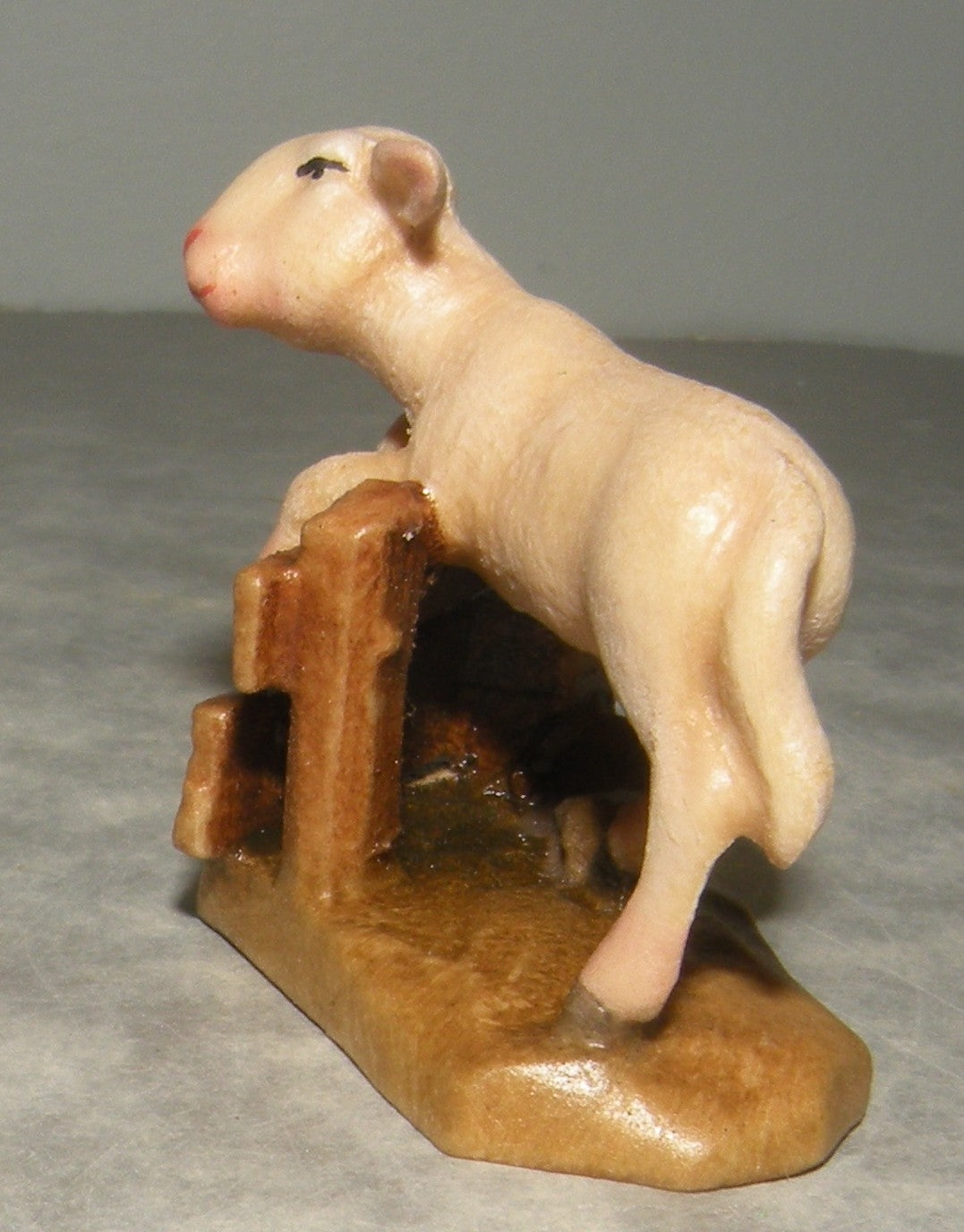 Lamb on the hedge  ( 21285 )   ,   Rustic