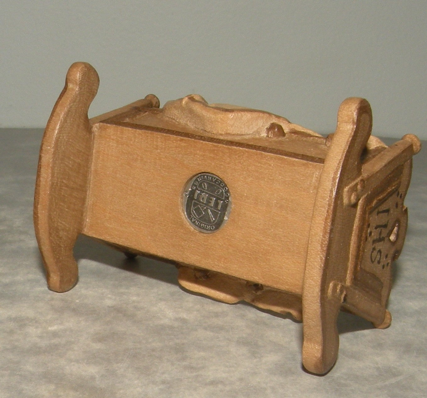 Jesus with craddle, Rustic ZF Finish