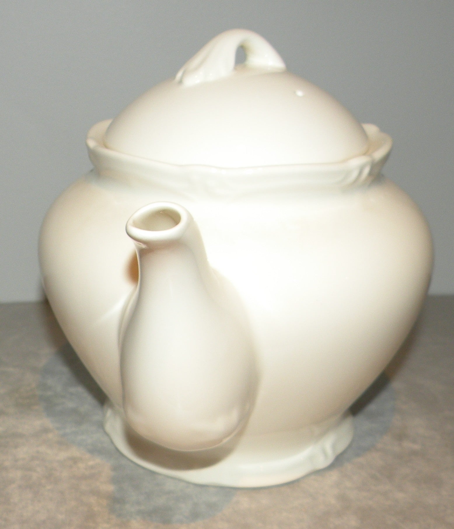 Tea Pot, Rocaille White