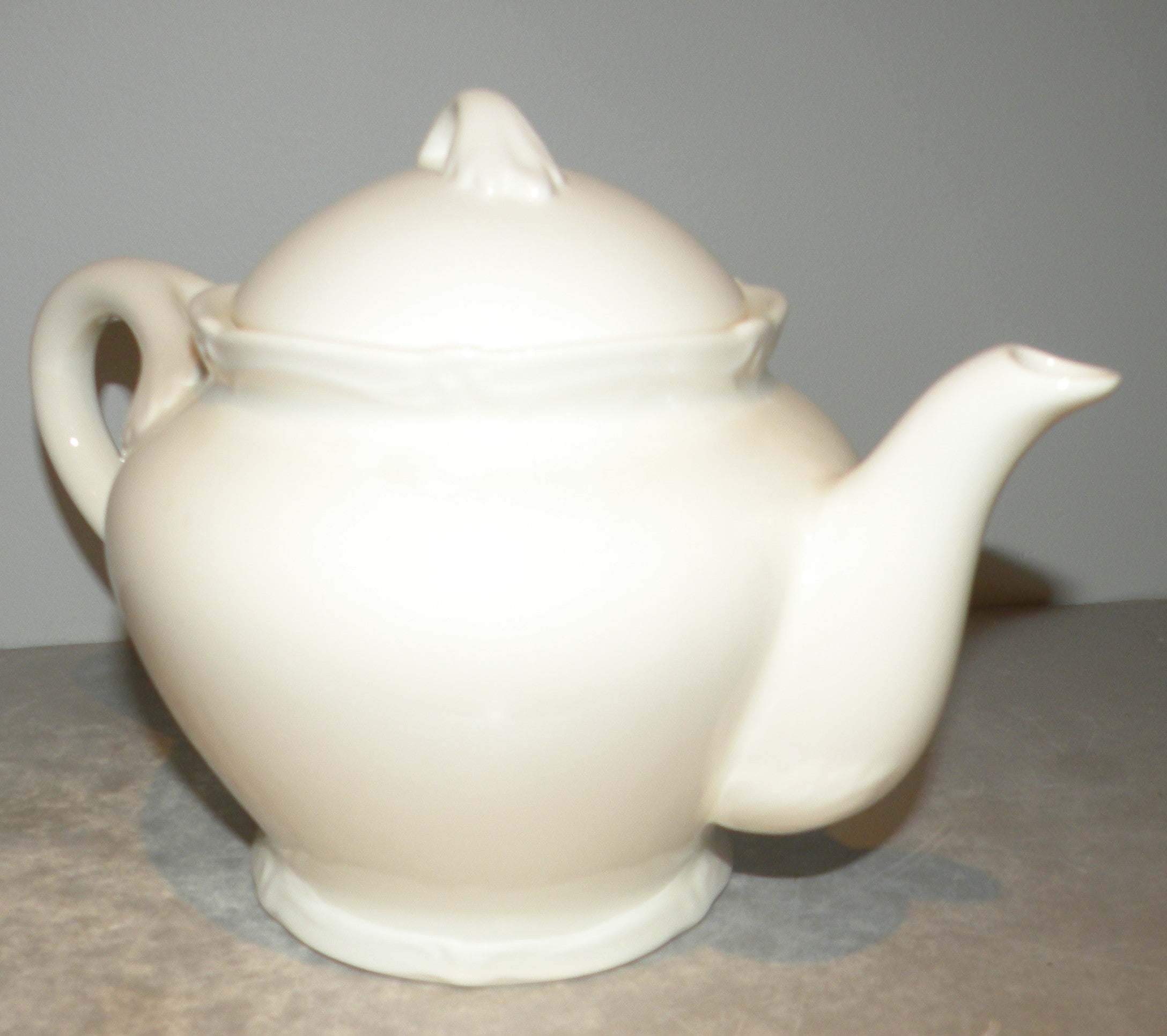 Tea Pot, Rocaille White