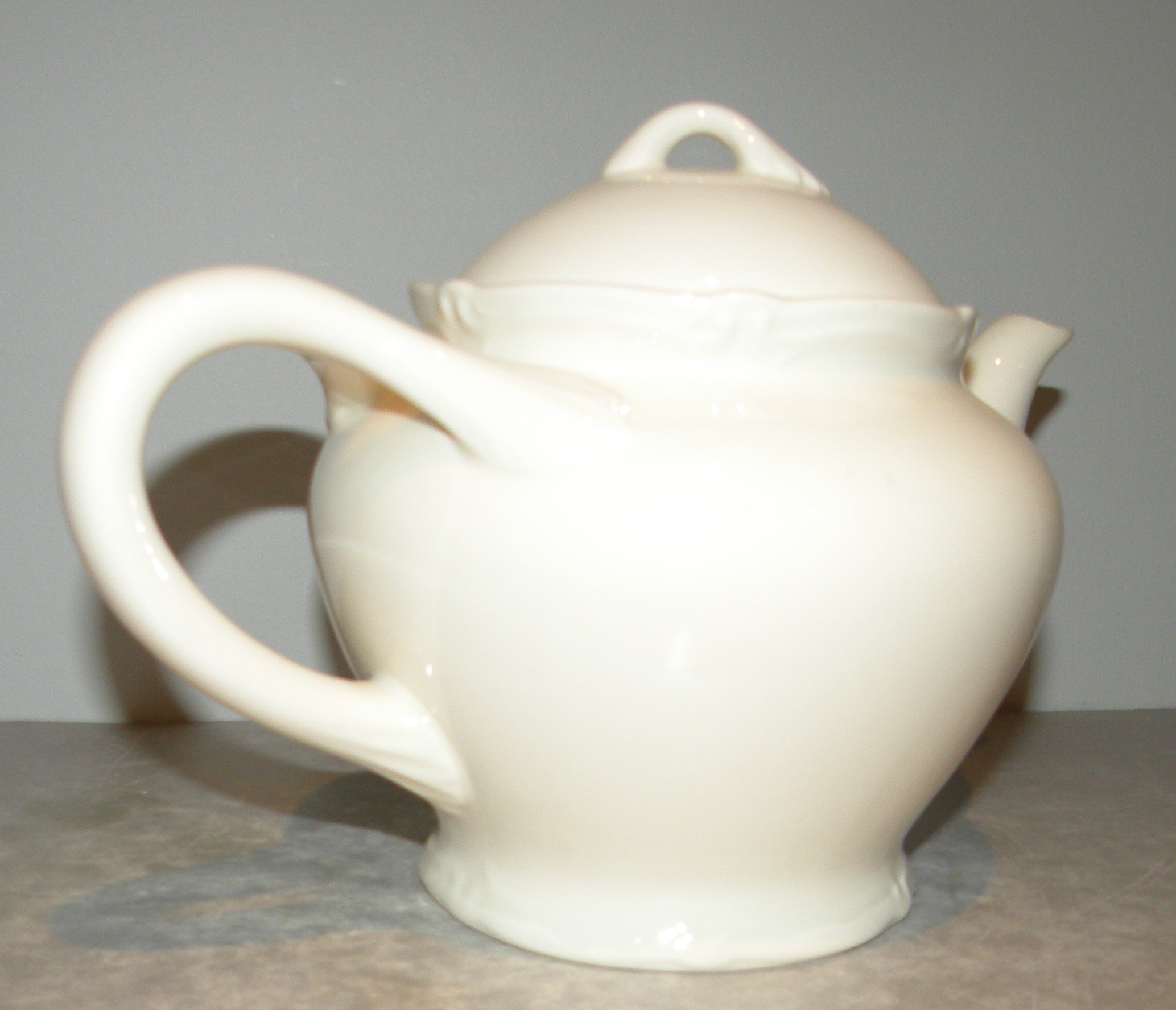 Tea Pot, Rocaille White