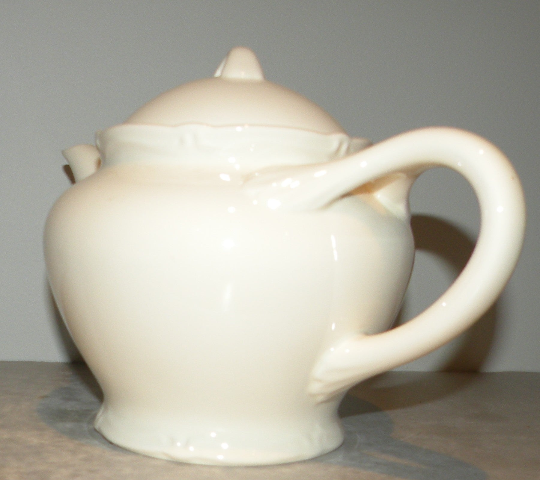 Tea Pot, Rocaille White