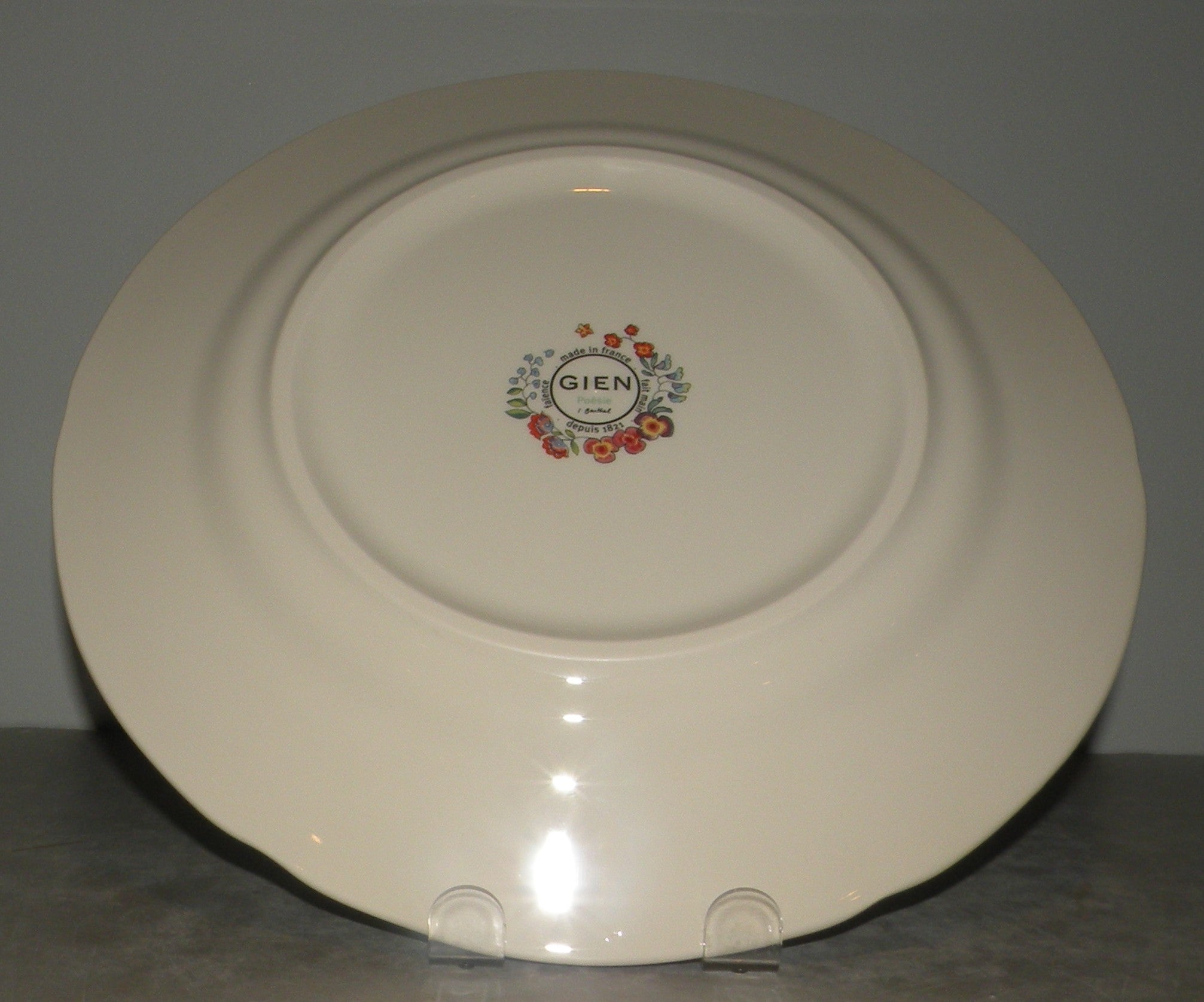 Dinner Plate, Poesie