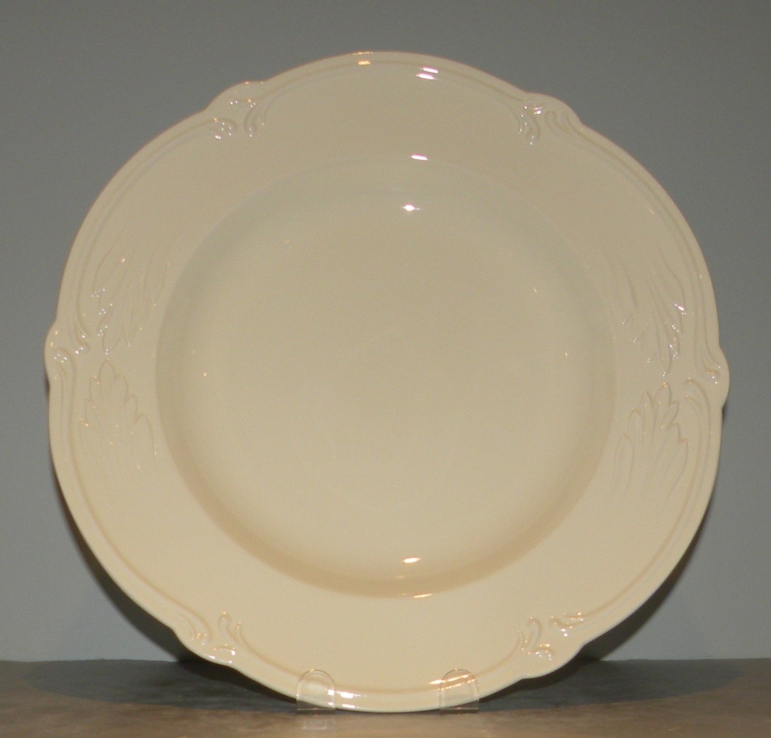 Round Deep Dish, Rocaille