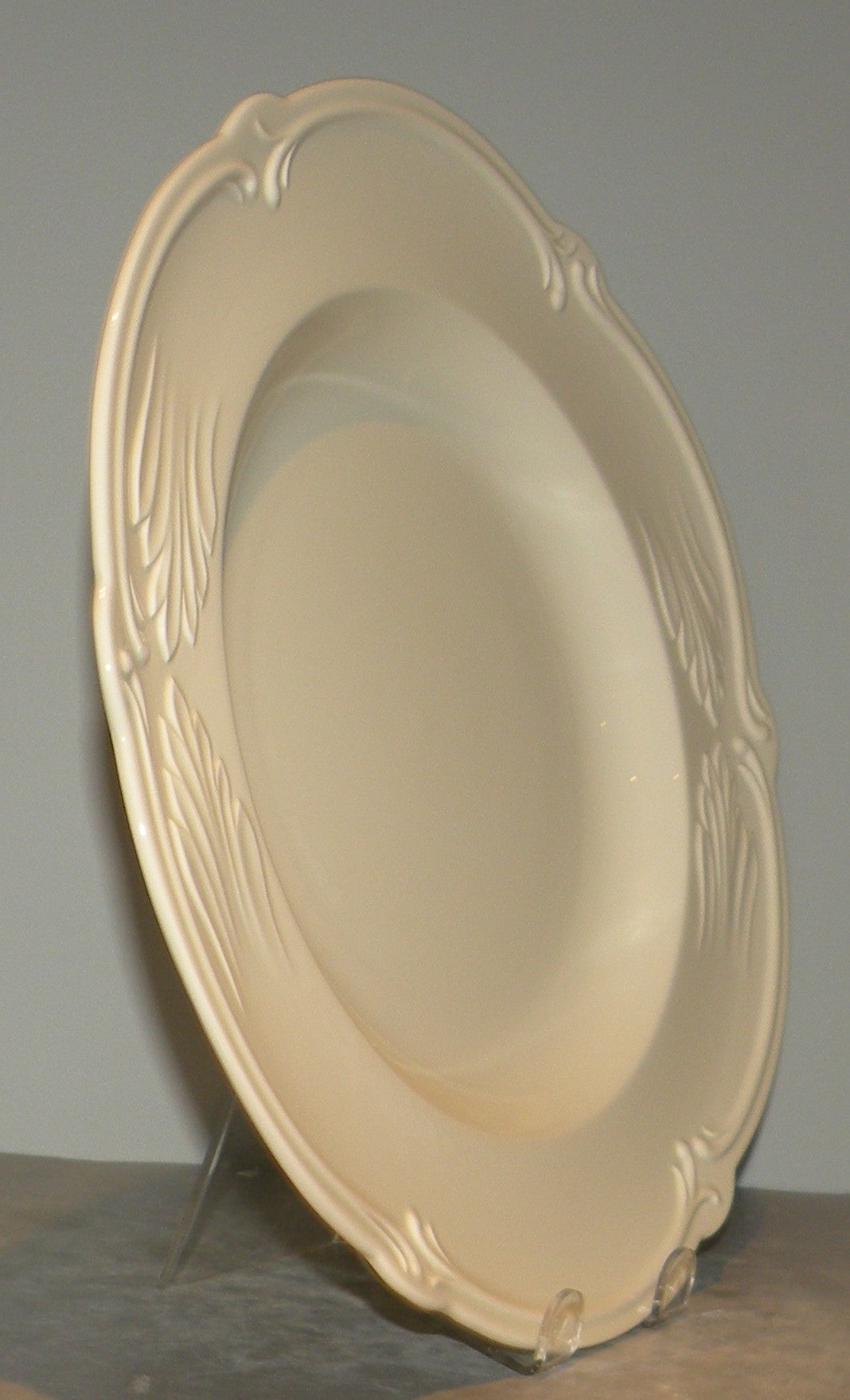 Round Deep Dish, Rocaille