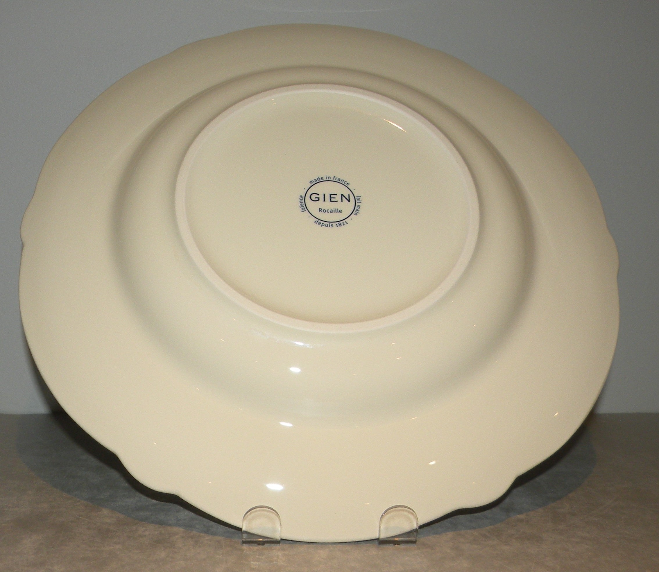 Round Deep Dish, Rocaille