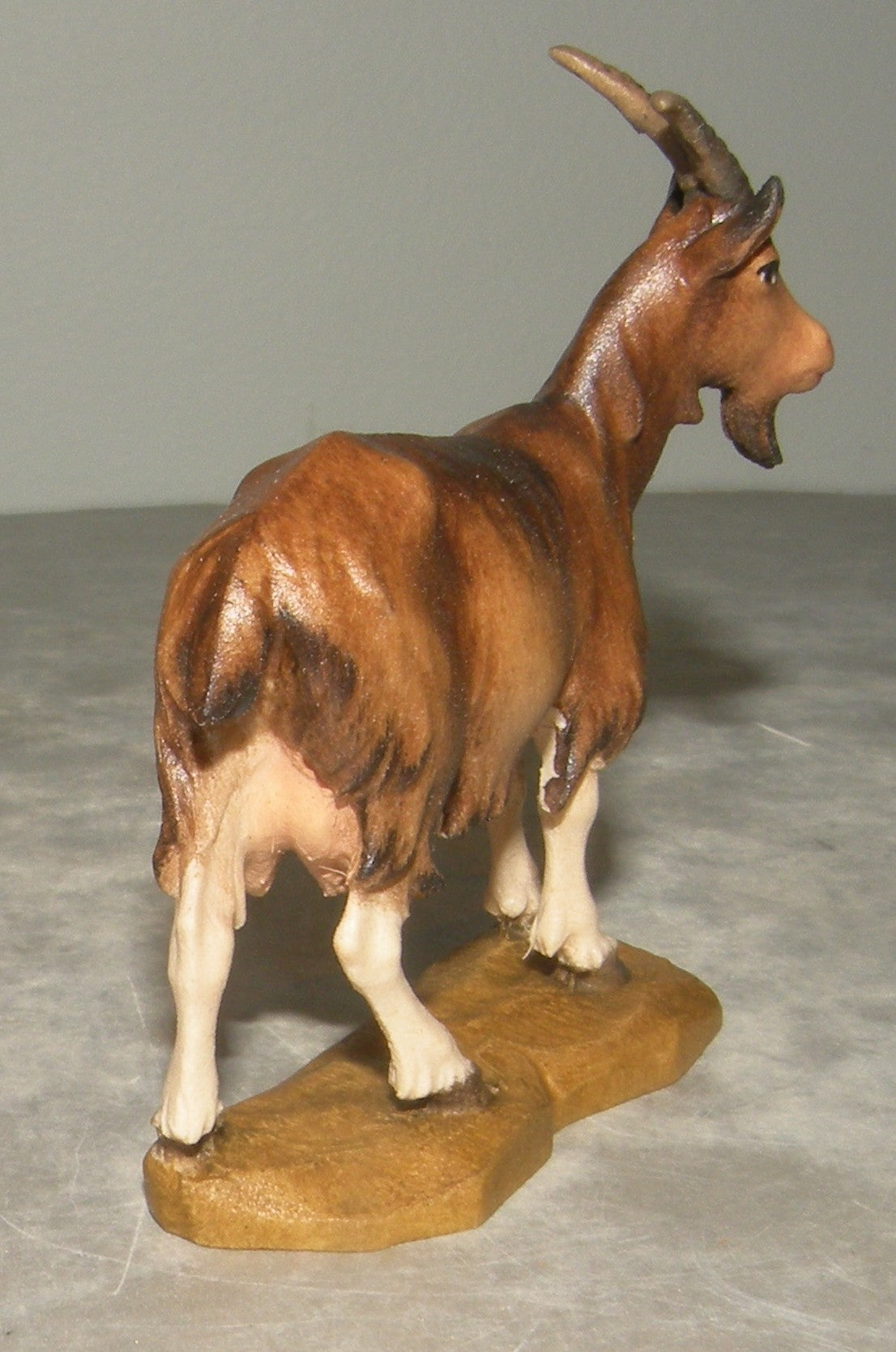 Goat  ( 21305 )  ,   Rustic