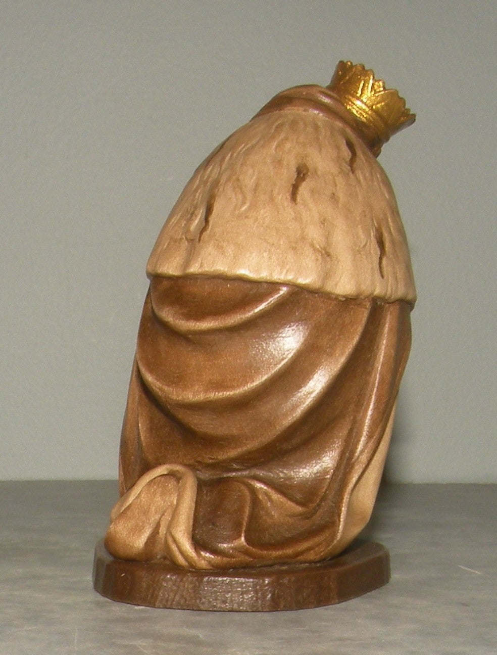 Wise Man Kneeling ( Melchior ) , Rustic ZF Finish