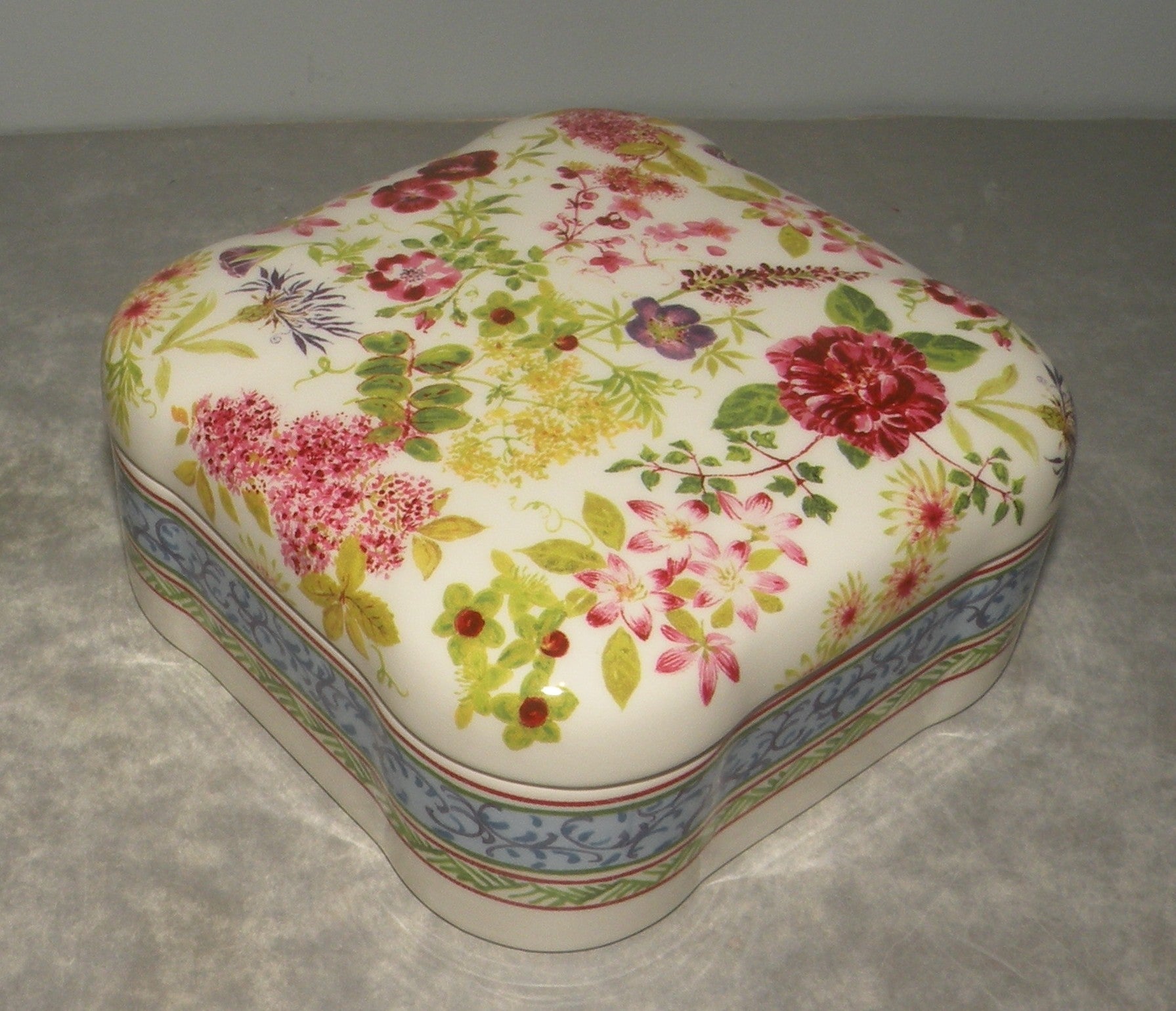 Square Candy Box, Millefleurs