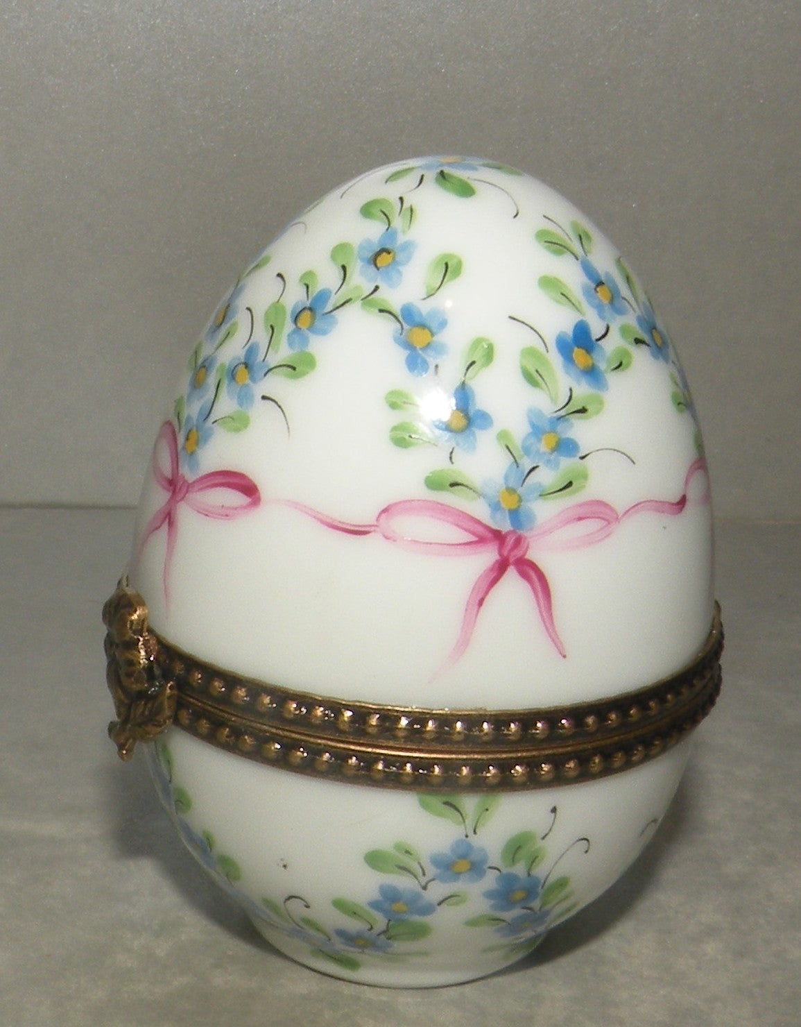 Egg Standing, Limoges Box Number 21