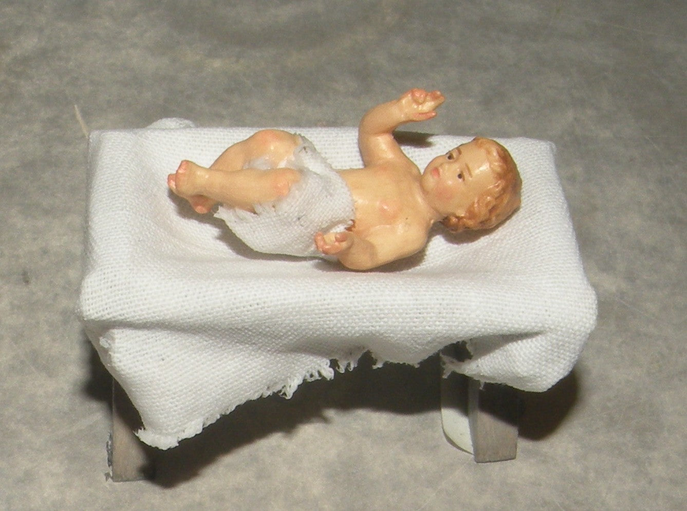 Infant Jesus with cradle 2 pieces - Folk nativity dressed- 10901-01A