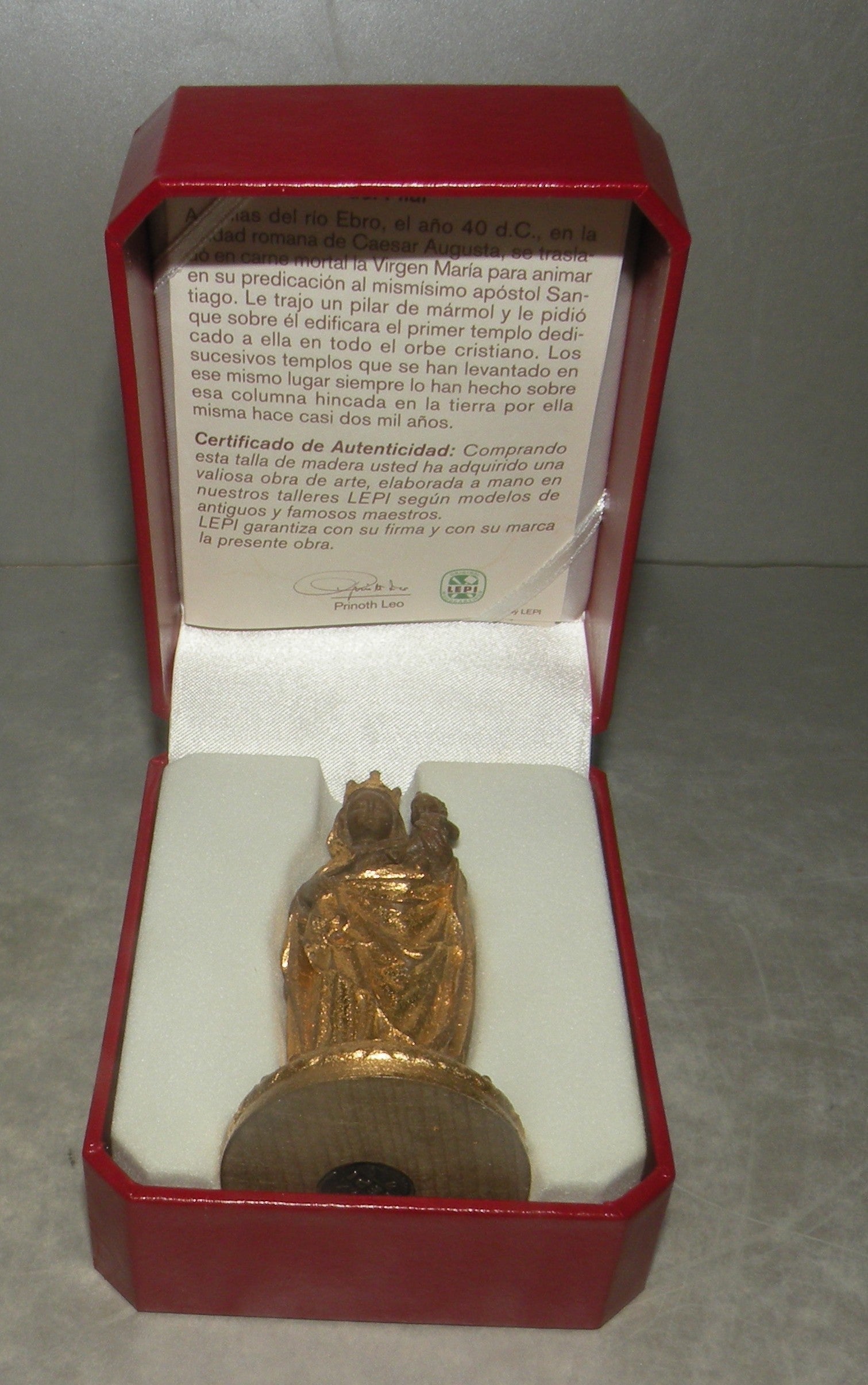 Nuestra Senora del Pilar with Case ( 10368 ), Lepi