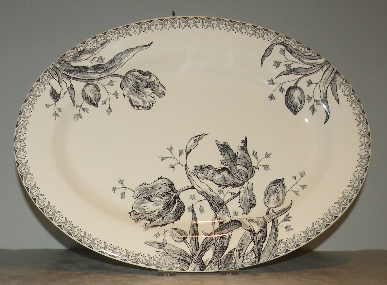 Oval Platter number 6, Tulipes Noires