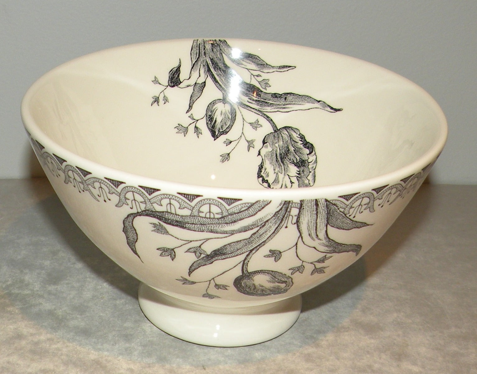 Large Bowl , Tulipes Noires