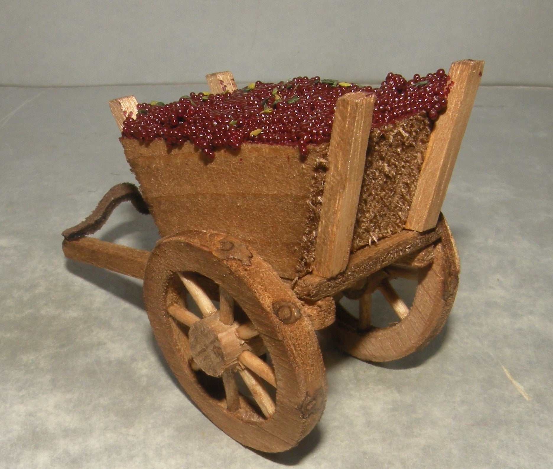Cart of Grapes  Didier 4 Cm