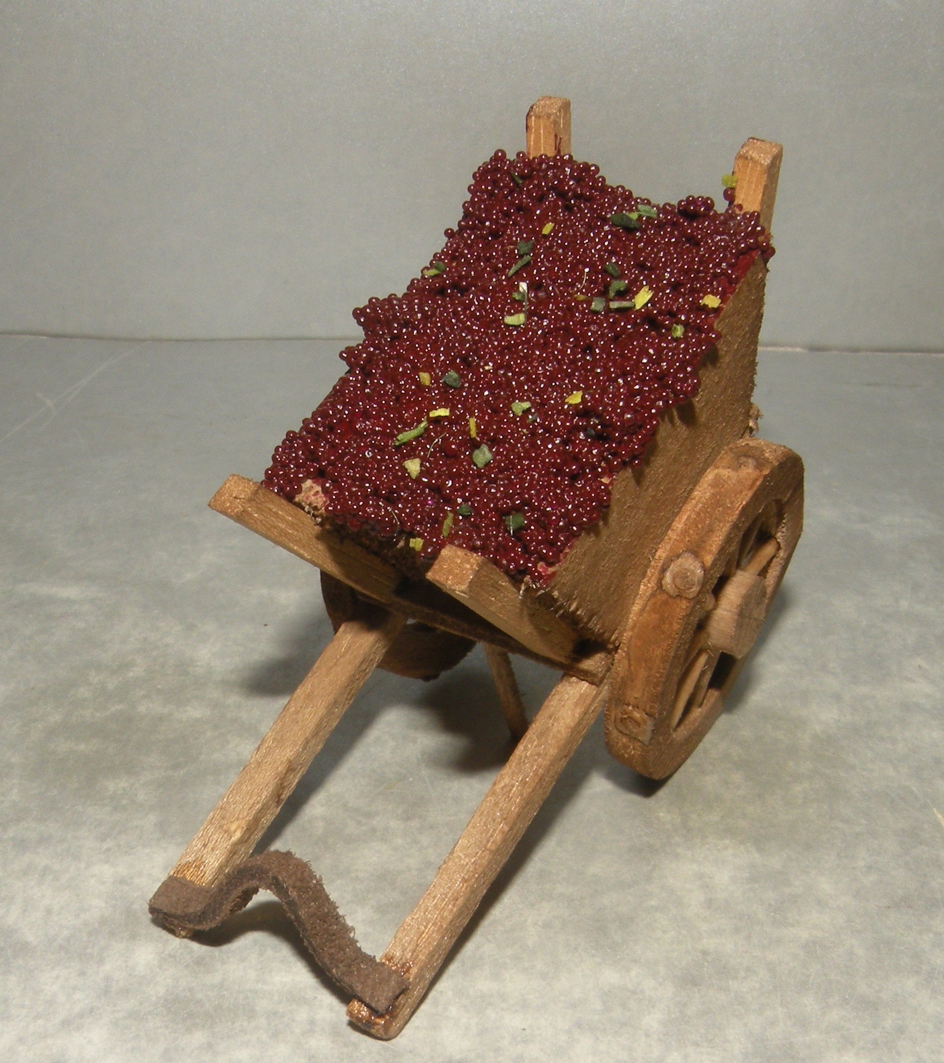 Cart of Grapes  Didier 4 Cm