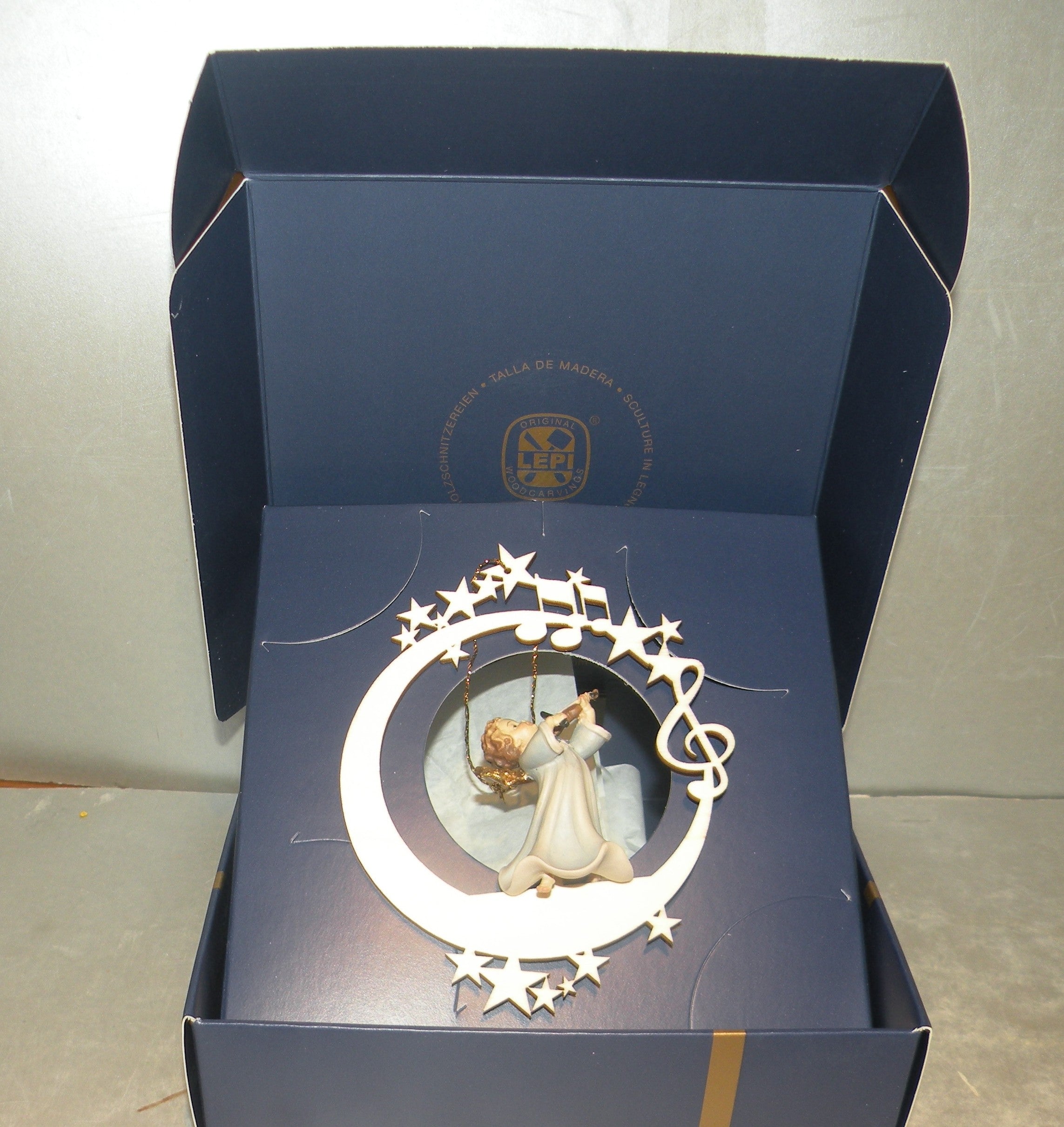 Angel with Violin On The Moon & Stars - 08000 - E