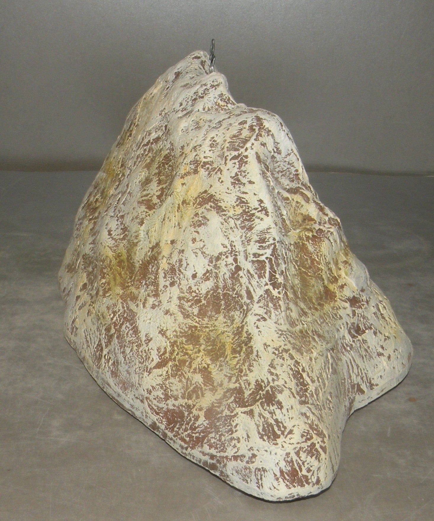 Sainte Victoire Mountain ( 996 )  Fouque 9 Cm