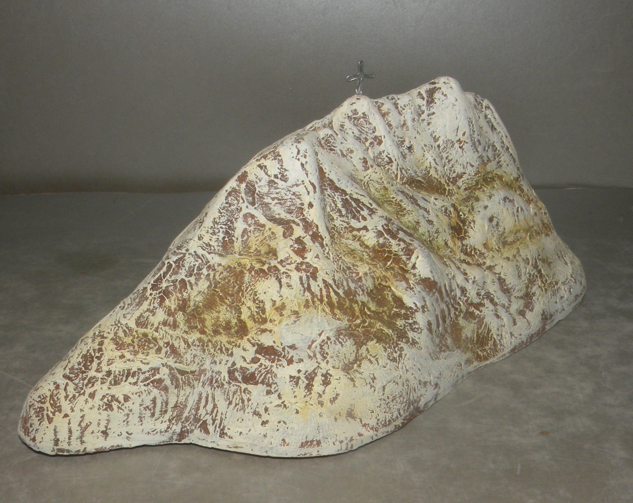 Sainte Victoire Mountain ( 996 )  Fouque 9 Cm