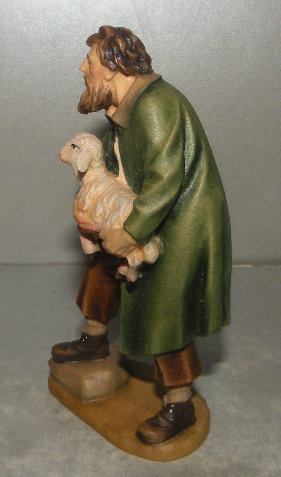 Shepherd with lamb nr 2, Rustic