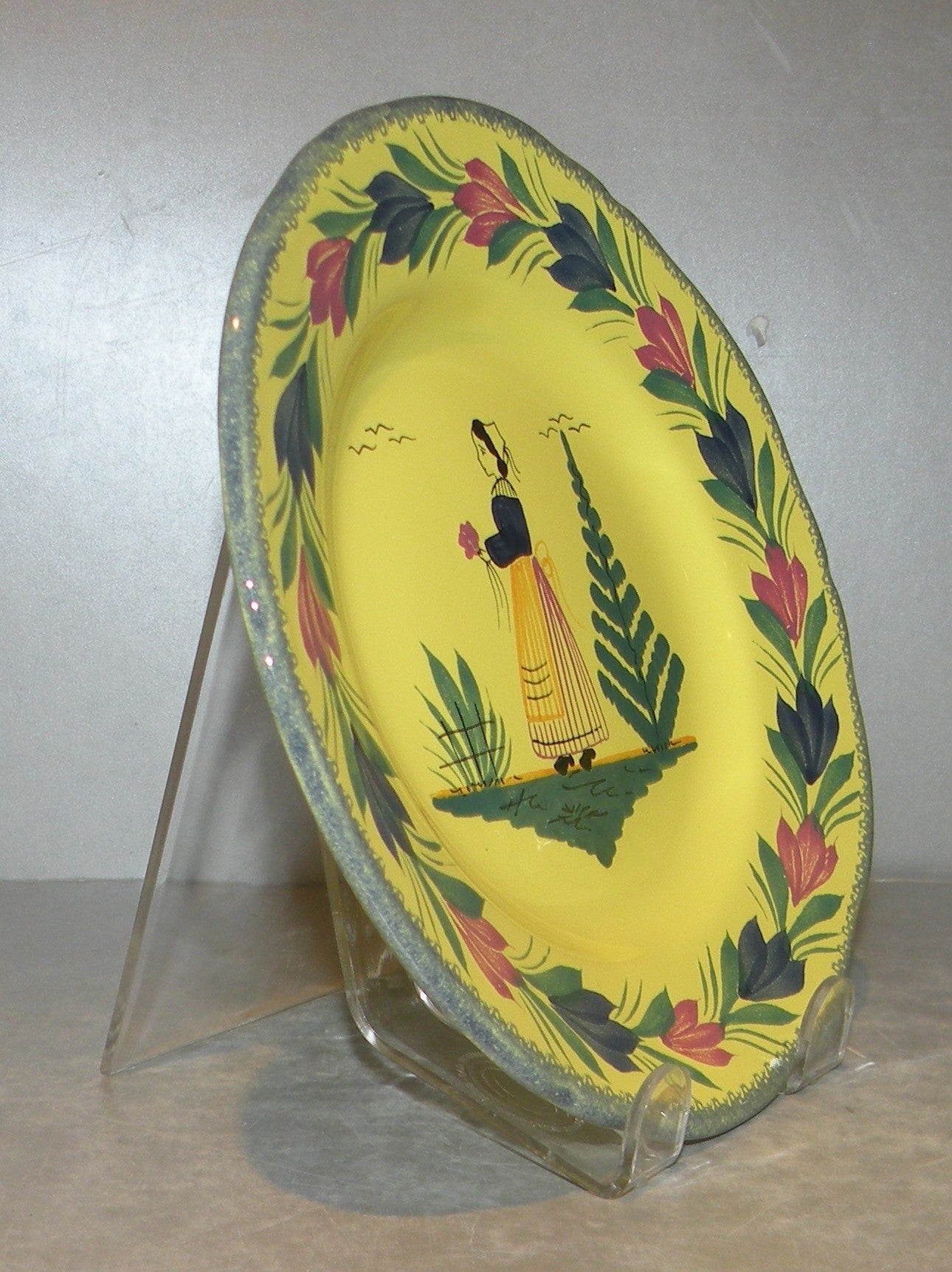 Scalloped Bread & Butter Plate with lady, Soleil Yellow