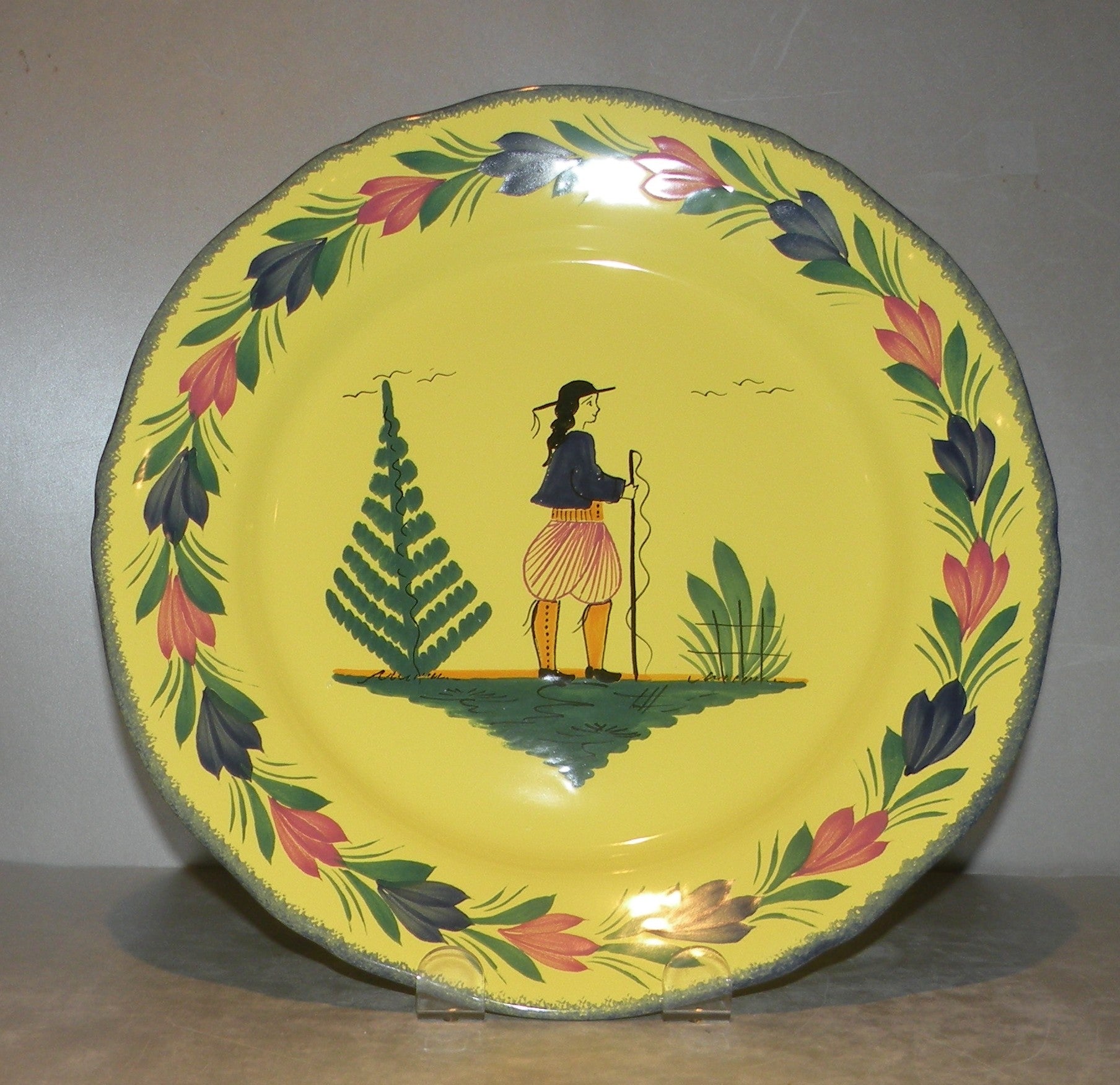 Scalloped Luncheon Plate with a man , Soleil Yellow