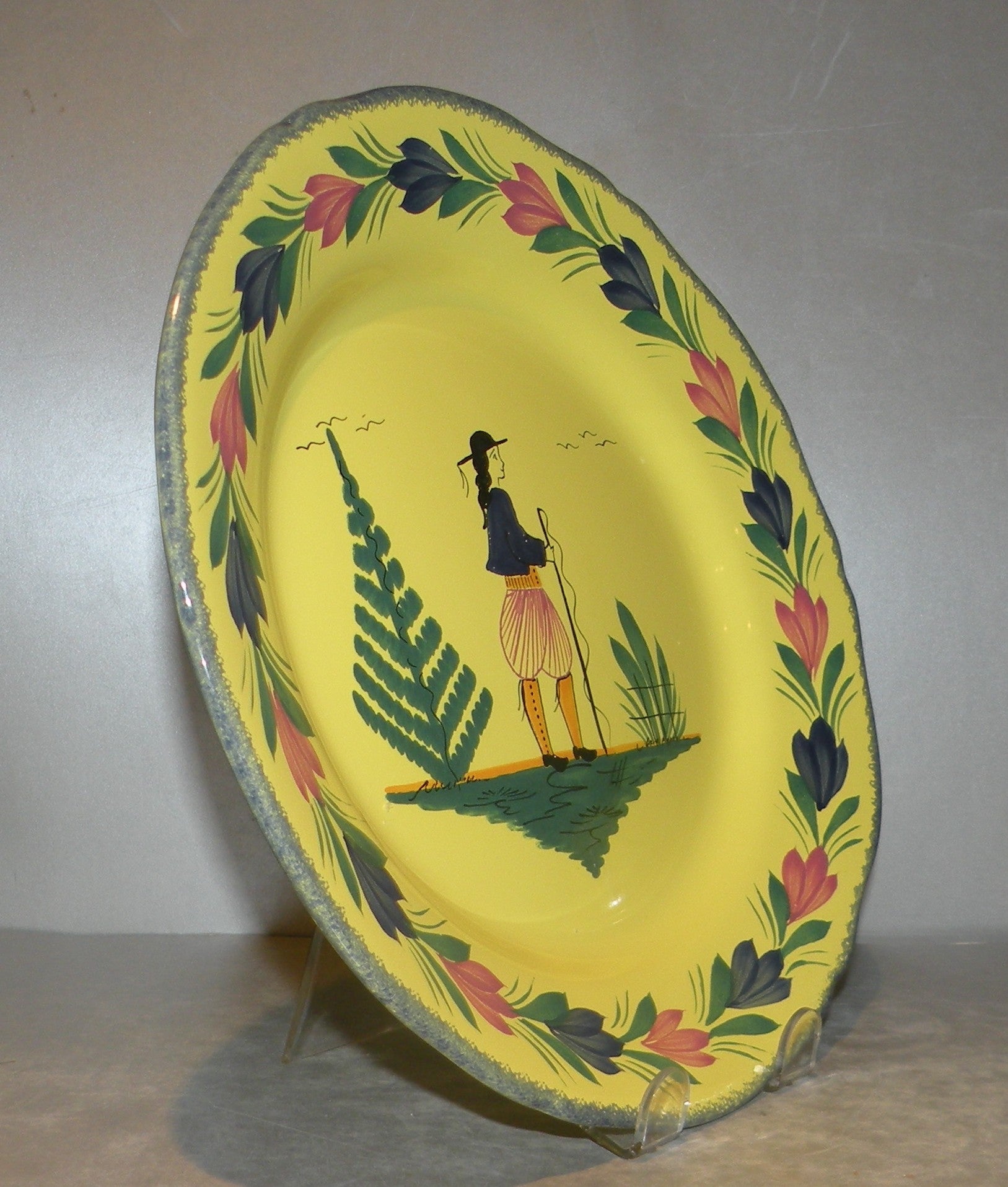 Scalloped Luncheon Plate with a man , Soleil Yellow