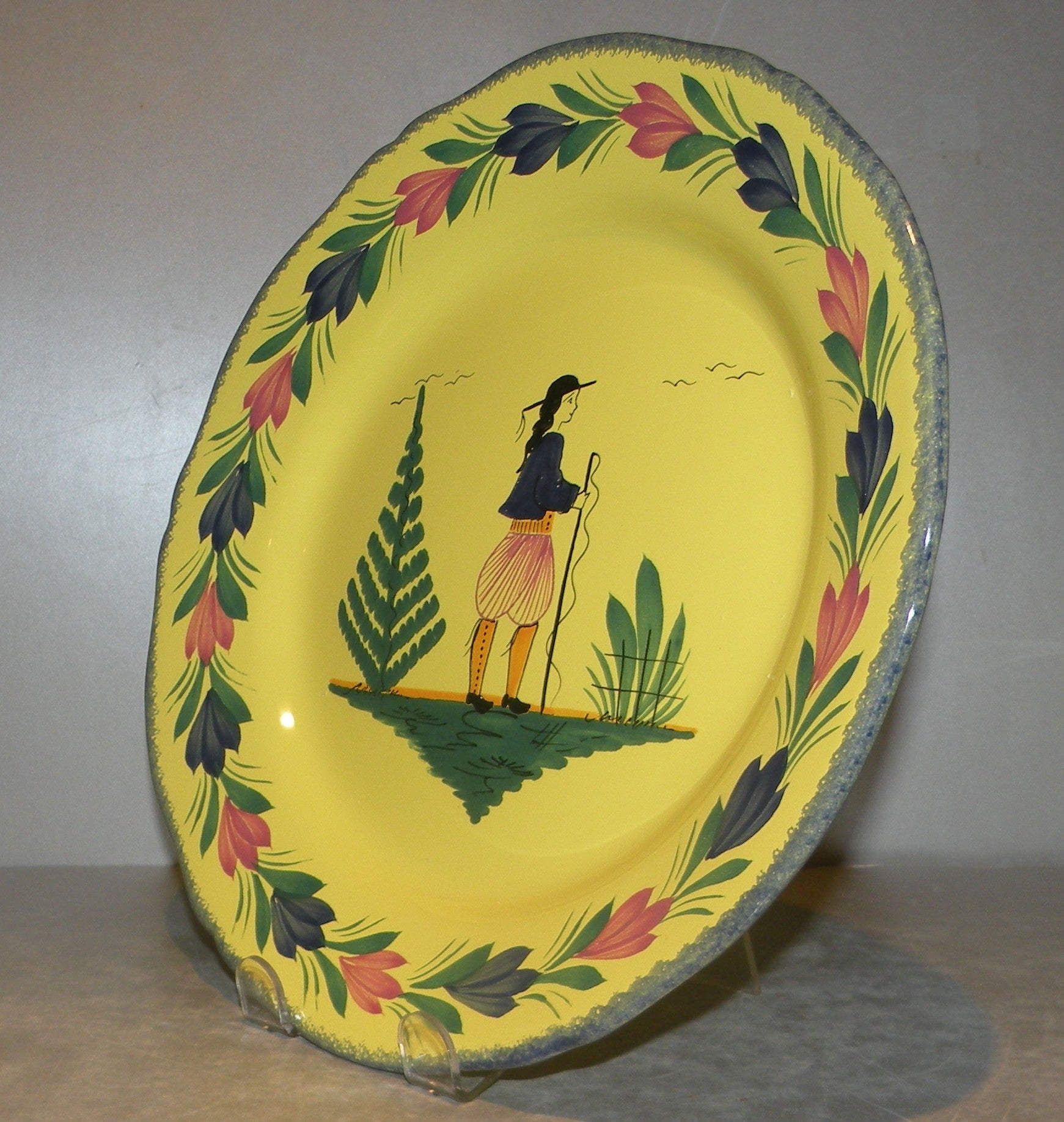 Scalloped Luncheon Plate with a man , Soleil Yellow