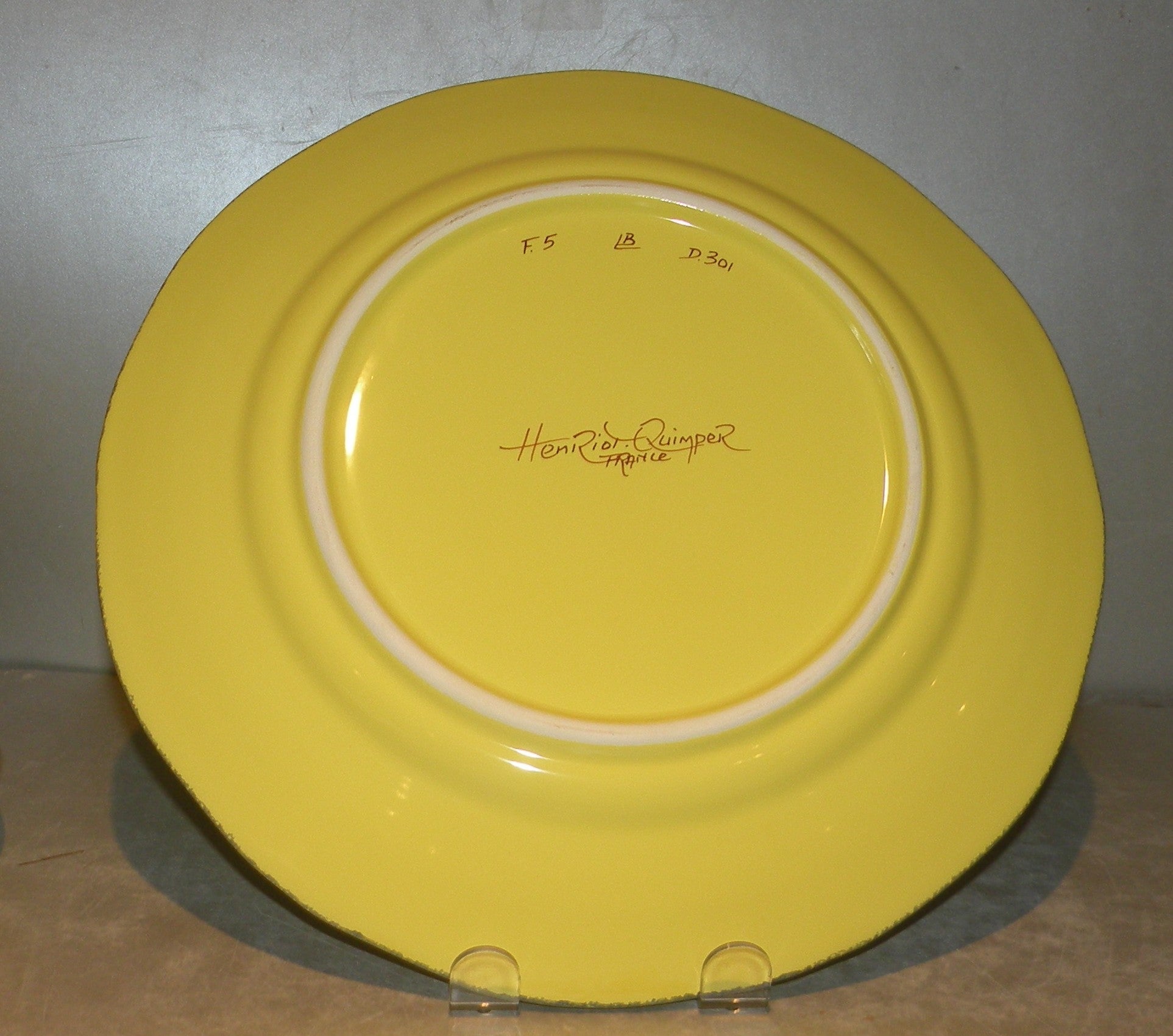 Scalloped Dinner Plate with a lady Soleil Yellow