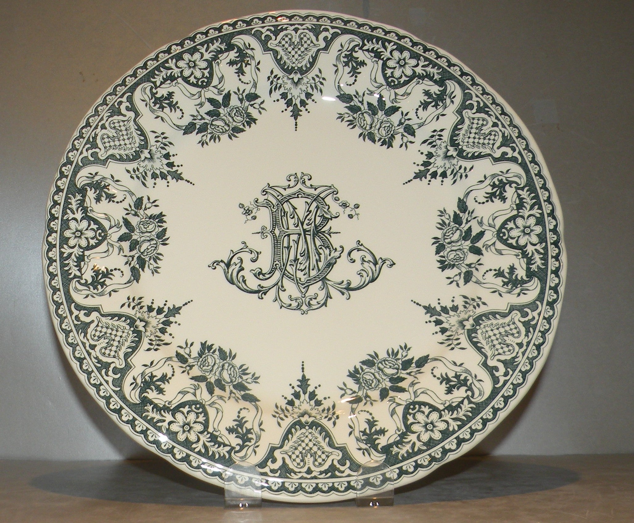 Dinner Plate Monogramme , Les Depareillees