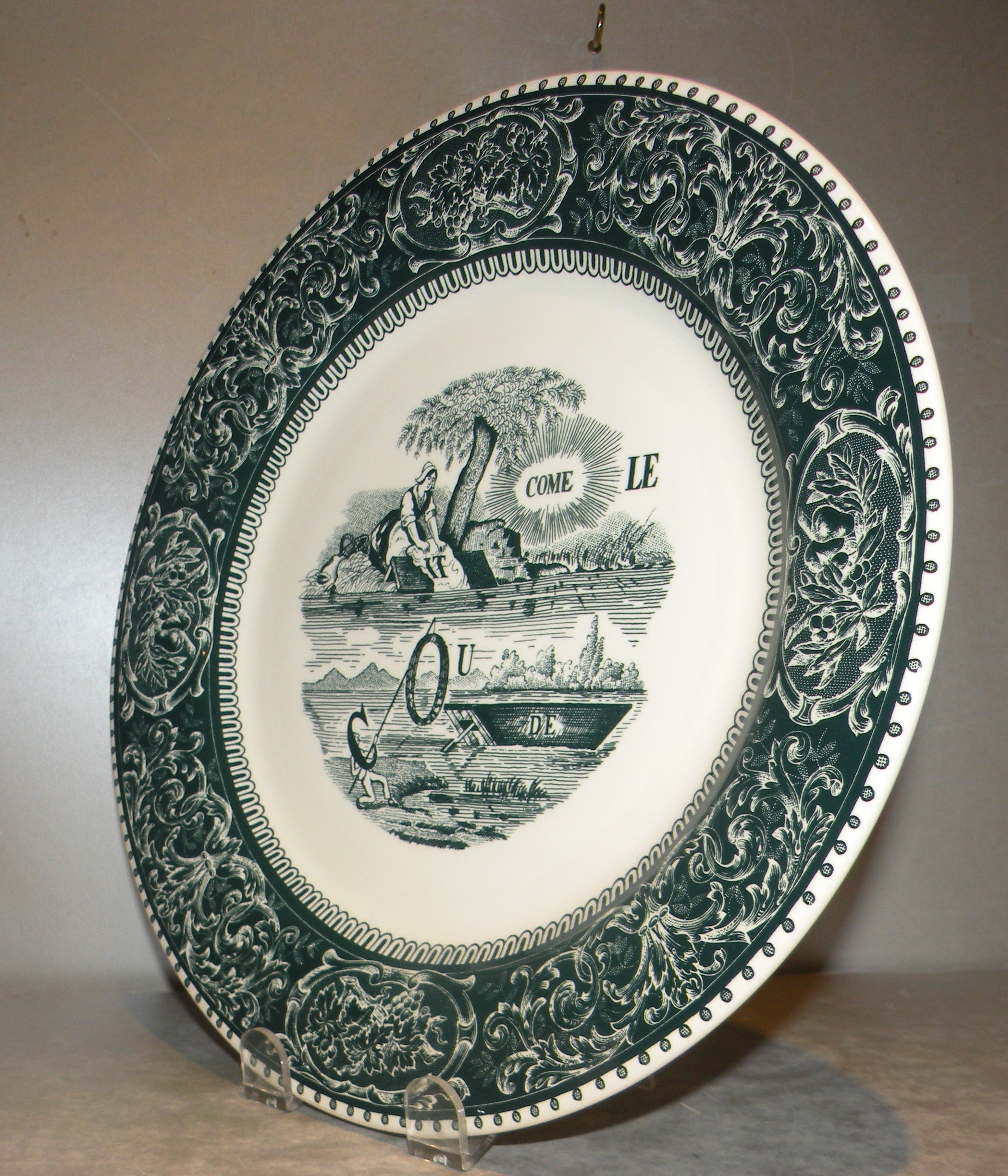 Dinner Plate Rebus , Les Depareillees Vert