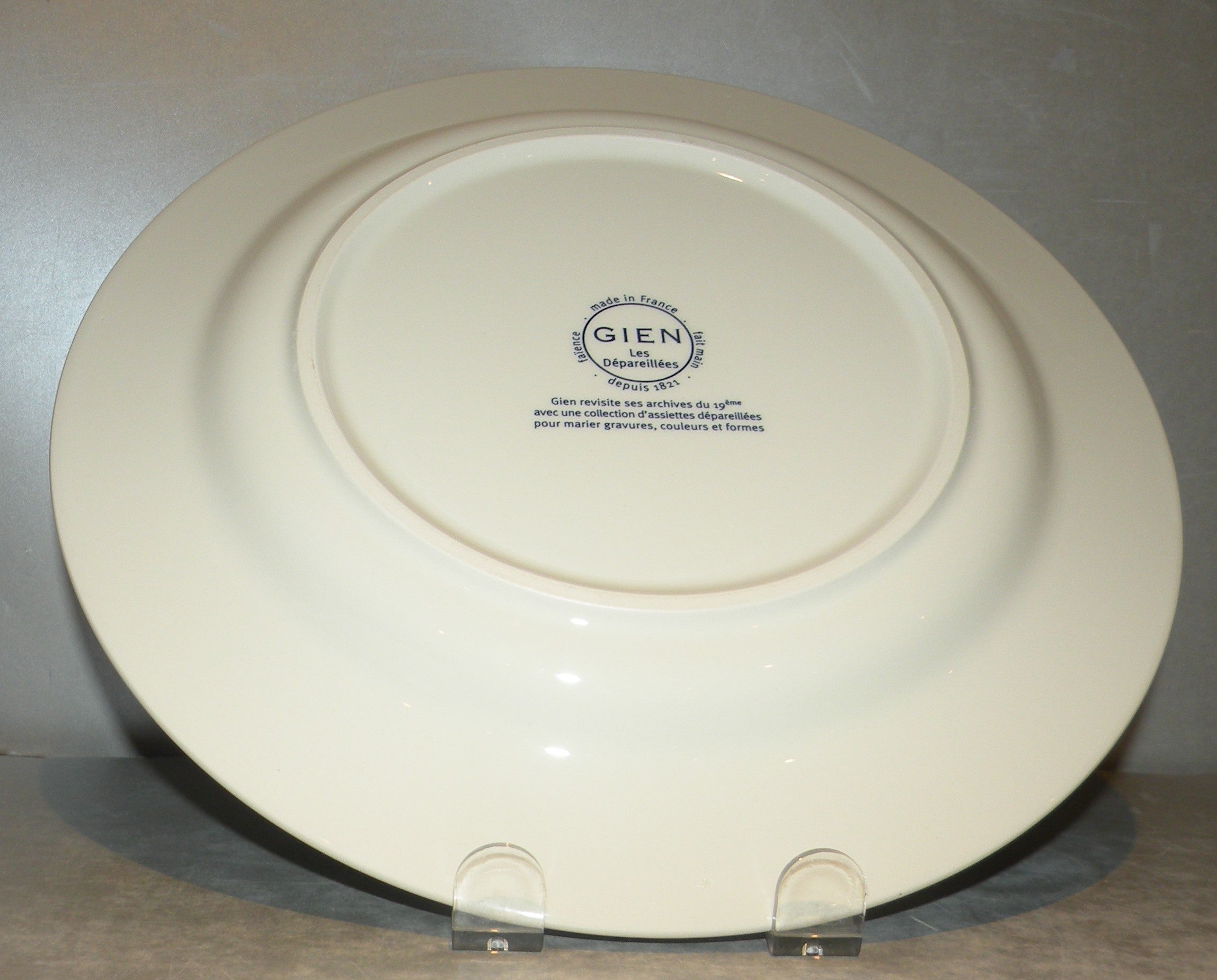 Dinner Plate Rebus , Les Depareillees Vert