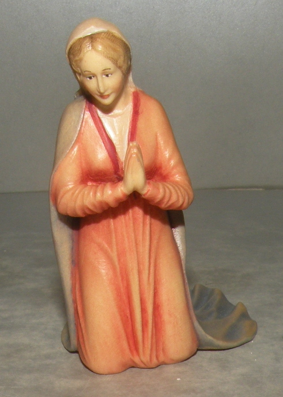 Maria kneeling Venetian Nativity