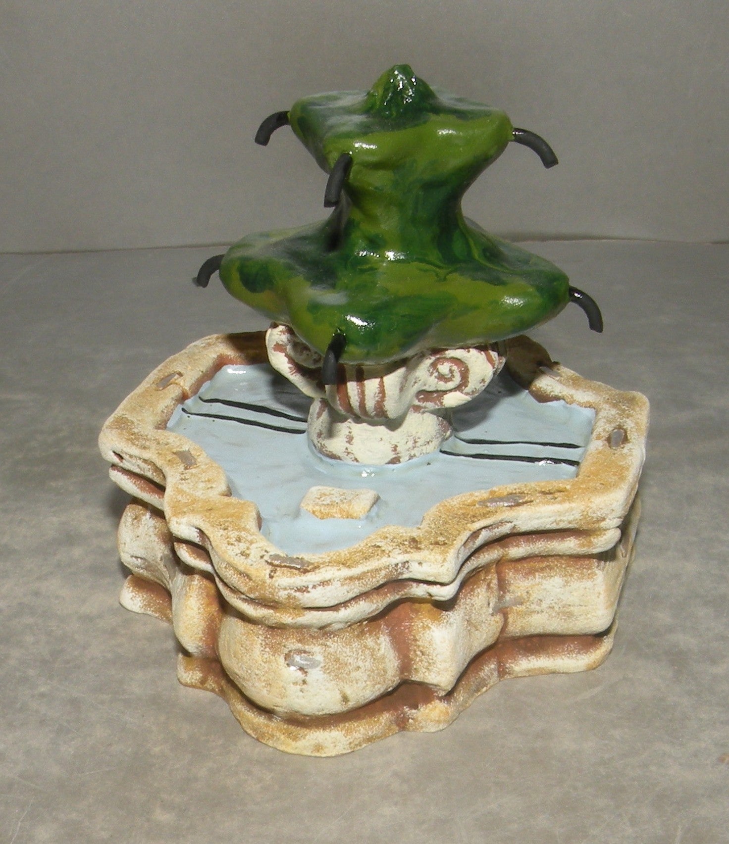 Fountain of 9 canons, ( 951 ) Fouque, 6 cm